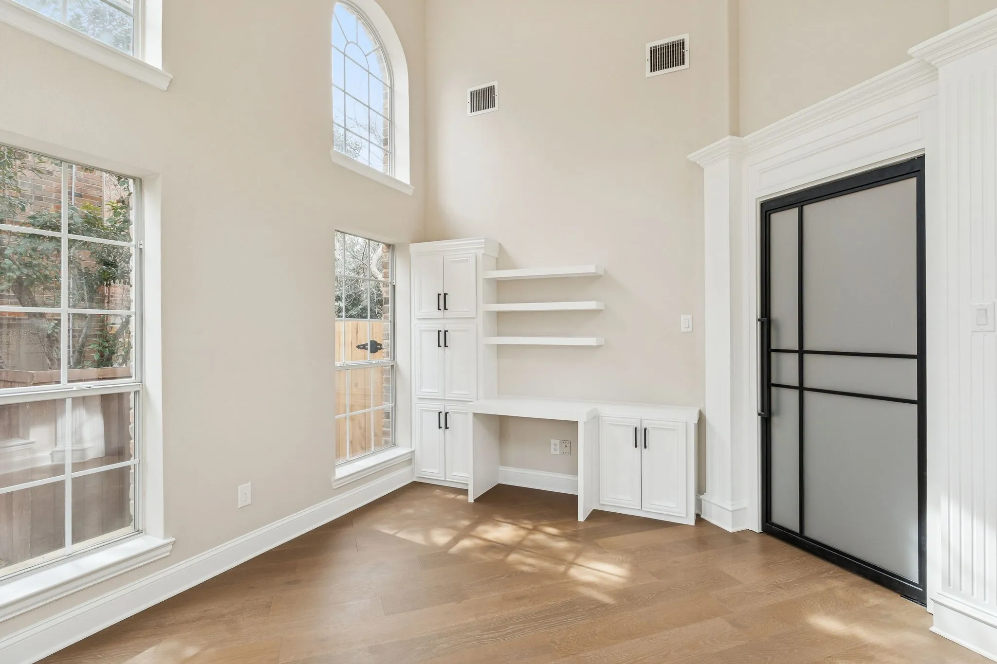 Single Family Residence For Sale in Denton County , 1713 Briaroaks Drive, Flower Mound, Texas 75028, 5 Bedroom, 5 Bathroom, 3 Garage spaces, 4,402 Sqft, built in 1998, Preowned, mls#21176483, Real Estate Agent in Flower Mound, Homes For Sale in Denton county, Homes For Sale in Flower Mound, Realtor in Flower Mound Texas, Real Estate Brokerage Independent Realty Texas, Luminita Cordes Realtor