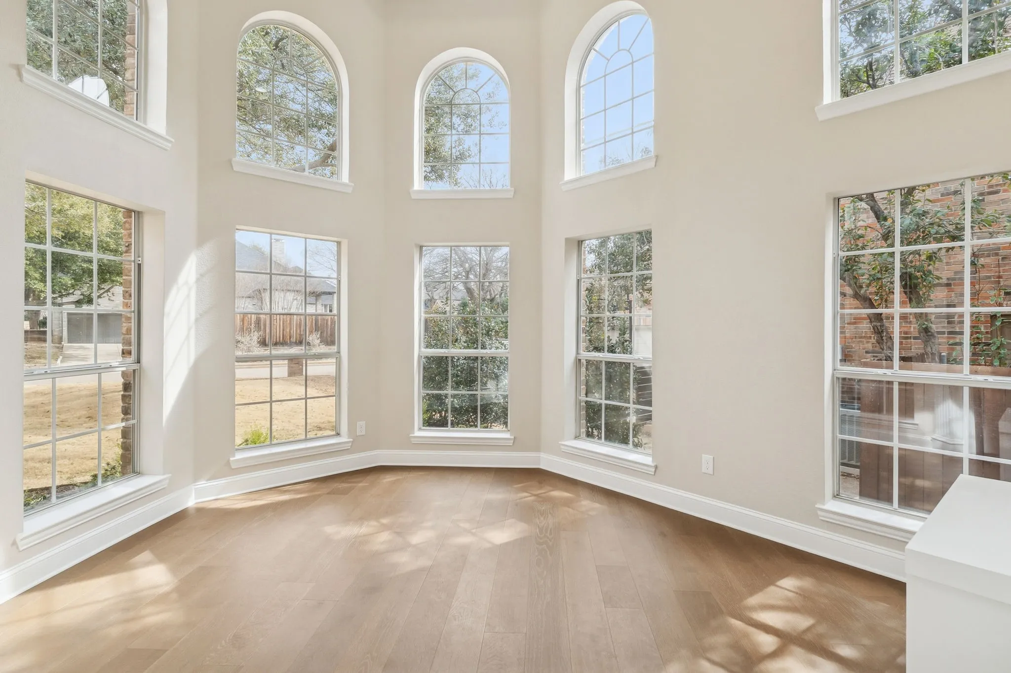Single Family Residence For Sale in Denton County , 1713 Briaroaks Drive, Flower Mound, Texas 75028, 5 Bedroom, 5 Bathroom, 3 Garage spaces, 4,402 Sqft, built in 1998, Preowned, mls#21176483, Real Estate Agent in Flower Mound, Homes For Sale in Denton county, Homes For Sale in Flower Mound, Realtor in Flower Mound Texas, Real Estate Brokerage Independent Realty Texas, Luminita Cordes Realtor