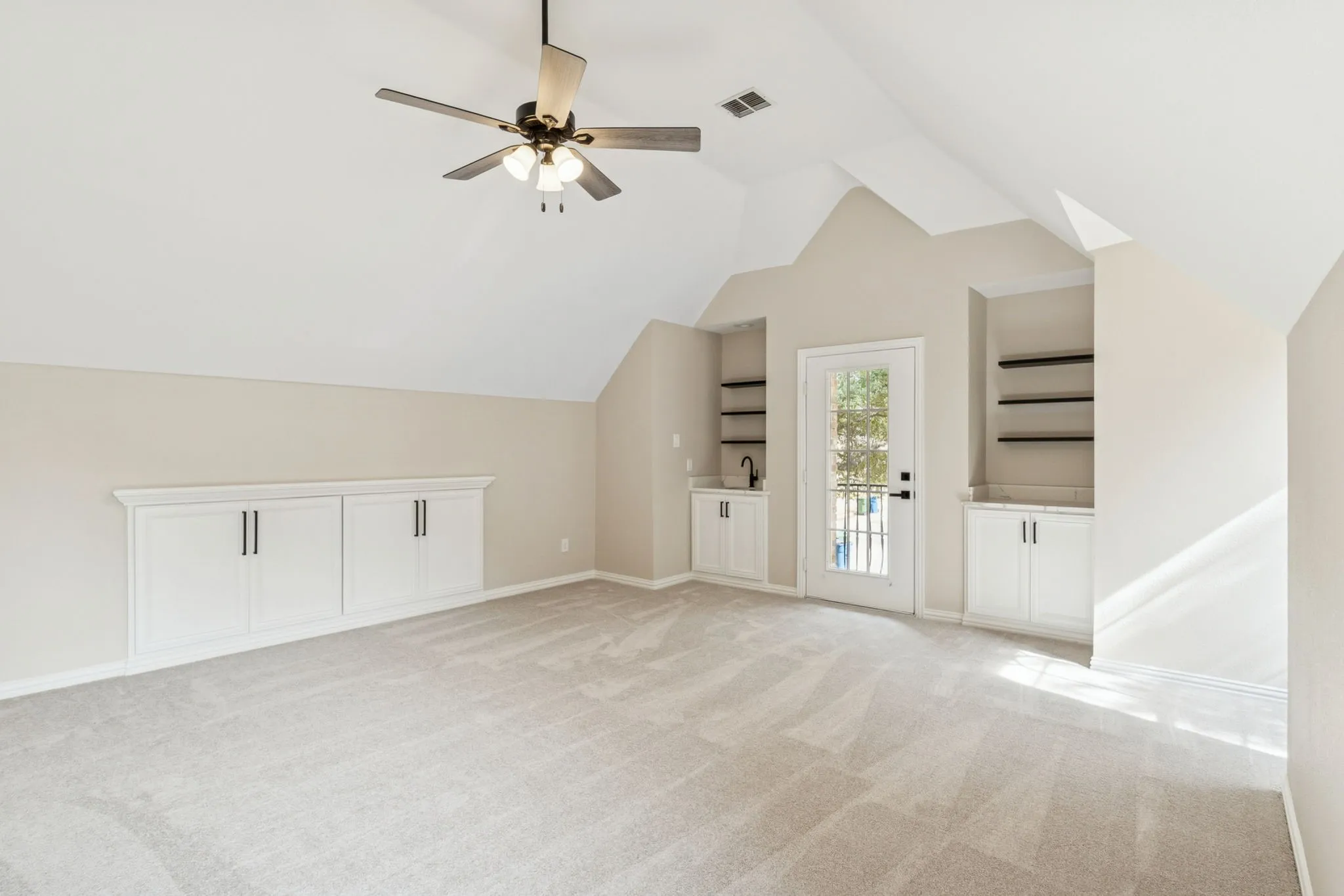 Single Family Residence For Sale in Denton County , 1713 Briaroaks Drive, Flower Mound, Texas 75028, 5 Bedroom, 5 Bathroom, 3 Garage spaces, 4,402 Sqft, built in 1998, Preowned, mls#21176483, Real Estate Agent in Flower Mound, Homes For Sale in Denton county, Homes For Sale in Flower Mound, Realtor in Flower Mound Texas, Real Estate Brokerage Independent Realty Texas, Luminita Cordes Realtor