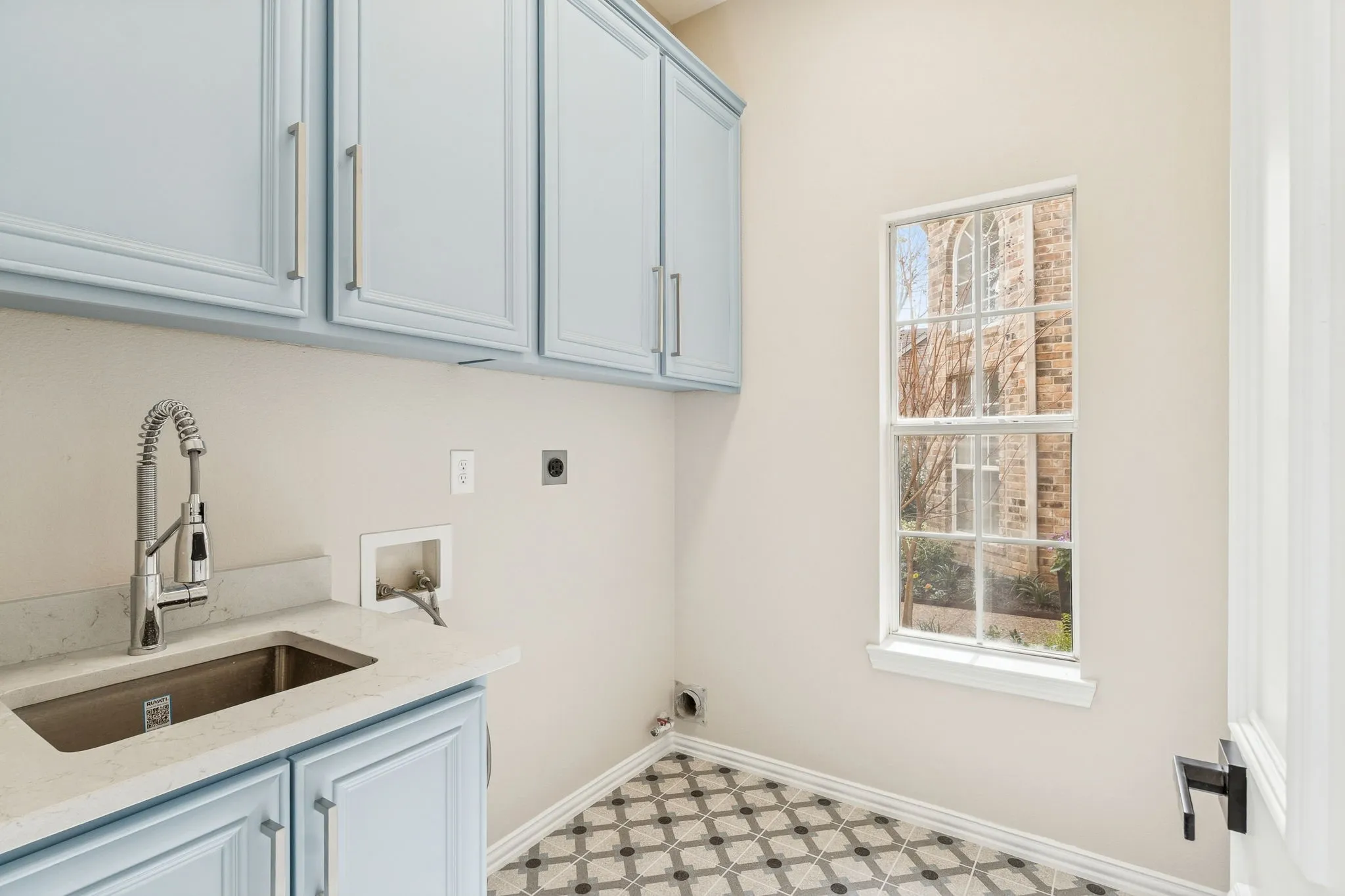 Single Family Residence For Sale in Denton County , 1713 Briaroaks Drive, Flower Mound, Texas 75028, 5 Bedroom, 5 Bathroom, 3 Garage spaces, 4,402 Sqft, built in 1998, Preowned, mls#21176483, Real Estate Agent in Flower Mound, Homes For Sale in Denton county, Homes For Sale in Flower Mound, Realtor in Flower Mound Texas, Real Estate Brokerage Independent Realty Texas, Luminita Cordes Realtor