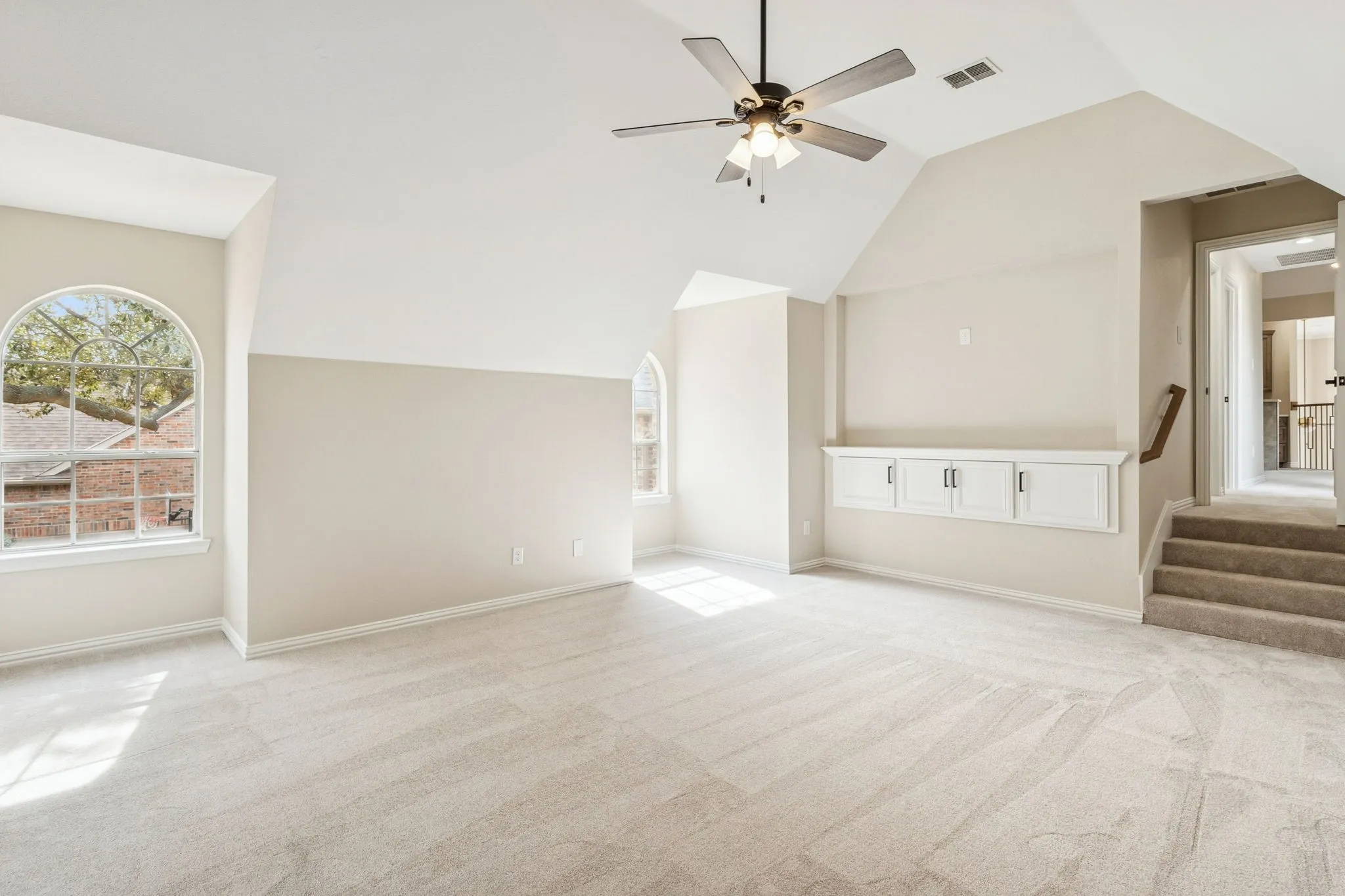 Single Family Residence For Sale in Denton County , 1713 Briaroaks Drive, Flower Mound, Texas 75028, 5 Bedroom, 5 Bathroom, 3 Garage spaces, 4,402 Sqft, built in 1998, Preowned, mls#21176483, Real Estate Agent in Flower Mound, Homes For Sale in Denton county, Homes For Sale in Flower Mound, Realtor in Flower Mound Texas, Real Estate Brokerage Independent Realty Texas, Luminita Cordes Realtor