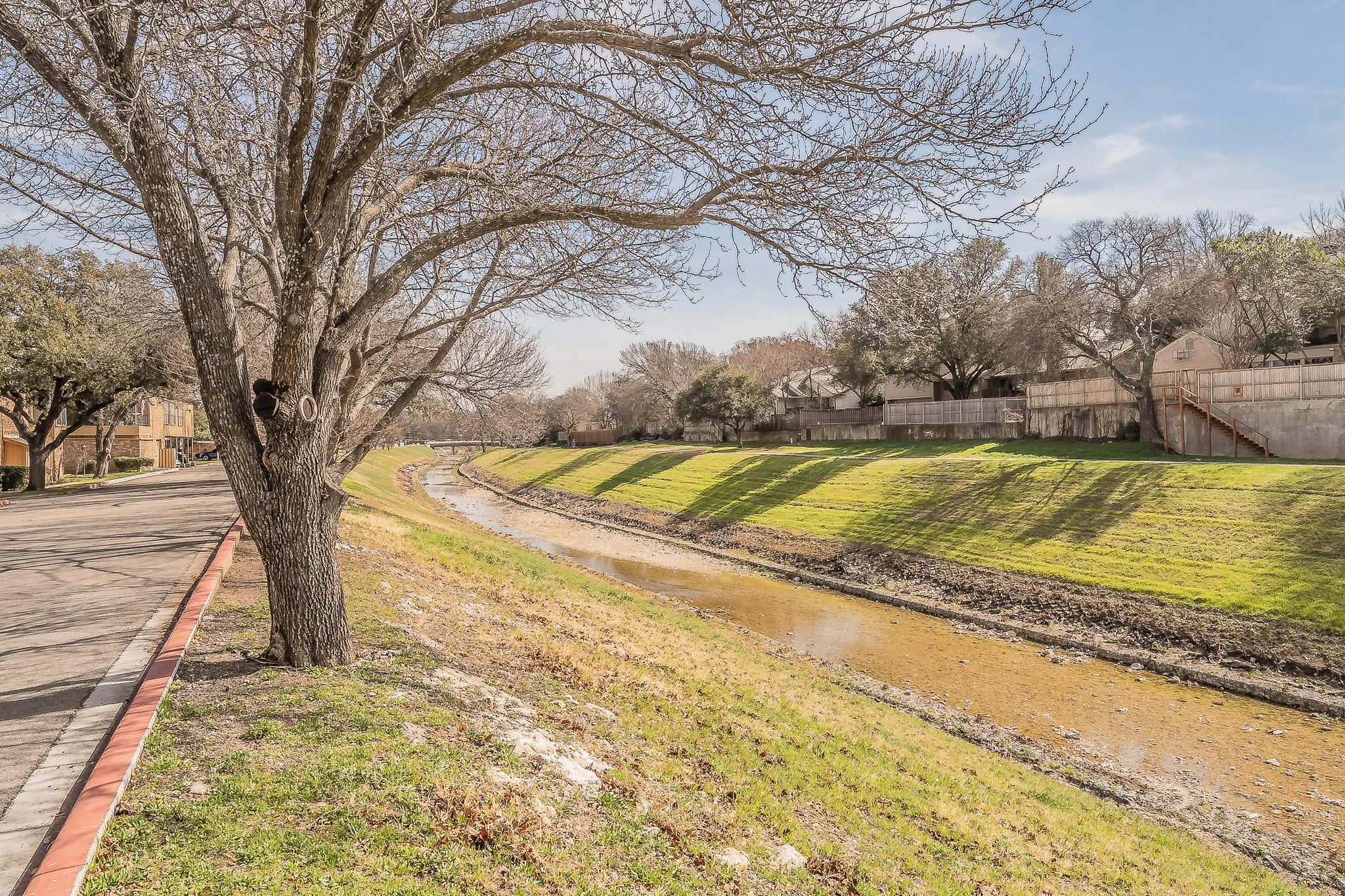 Condominium For Sale in Tarrant County , 4415 Bellaire Drive S 203S, Fort Worth, Texas 76109, 1 Bedroom, 1 Bathroom, Garage spaces, 912 Sqft, built in 1972, Preowned, mls#21184532, Real Estate Agent in Fort Worth, Homes For Sale in Tarrant county, Homes For Sale in Fort Worth, Realtor in Fort Worth Texas, Real Estate Brokerage Independent Realty Texas, Luminita Cordes Realtor