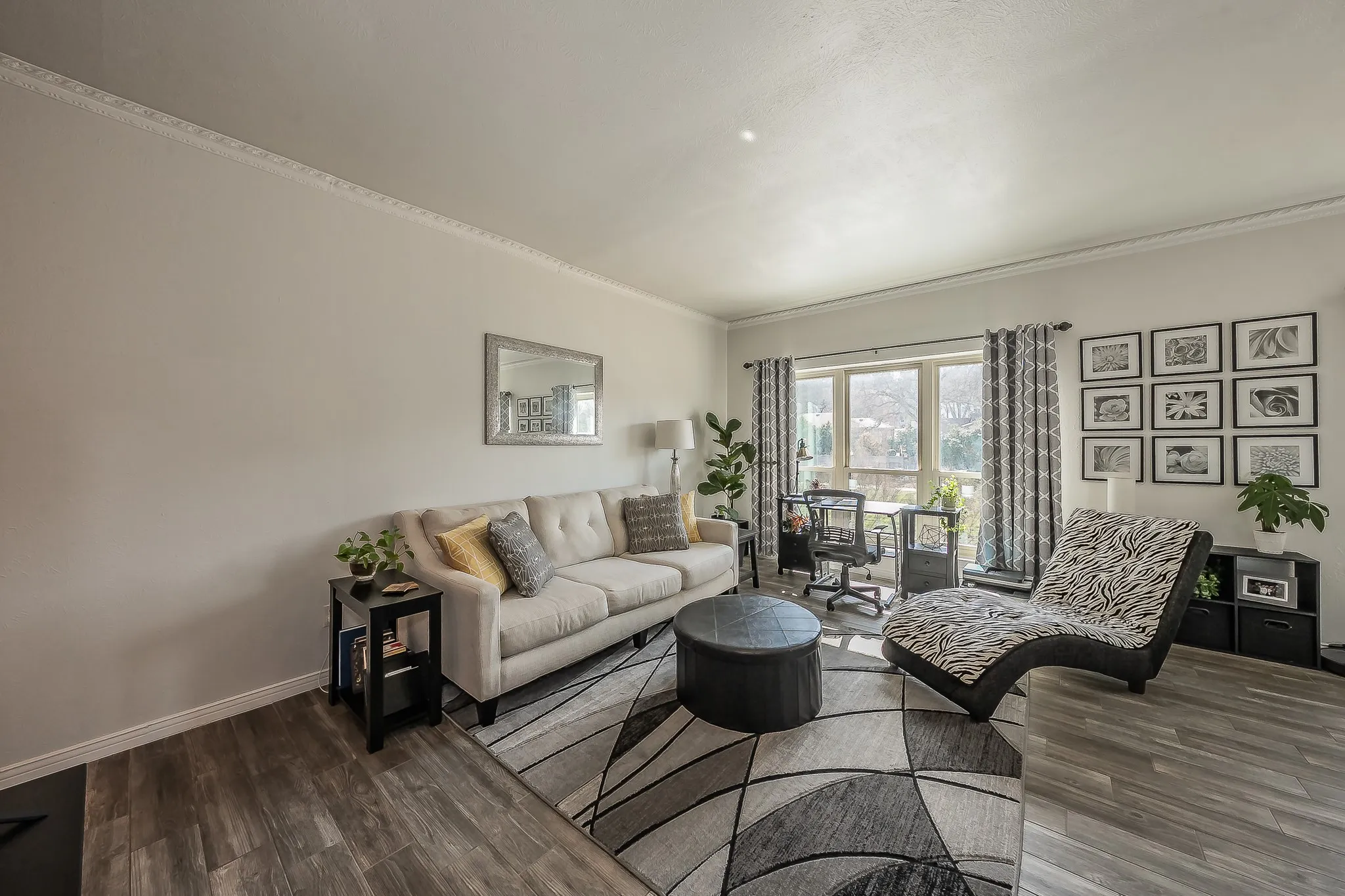 Condominium For Sale in Tarrant County , 4415 Bellaire Drive S 203S, Fort Worth, Texas 76109, 1 Bedroom, 1 Bathroom, Garage spaces, 912 Sqft, built in 1972, Preowned, mls#21184532, Real Estate Agent in Fort Worth, Homes For Sale in Tarrant county, Homes For Sale in Fort Worth, Realtor in Fort Worth Texas, Real Estate Brokerage Independent Realty Texas, Luminita Cordes Realtor