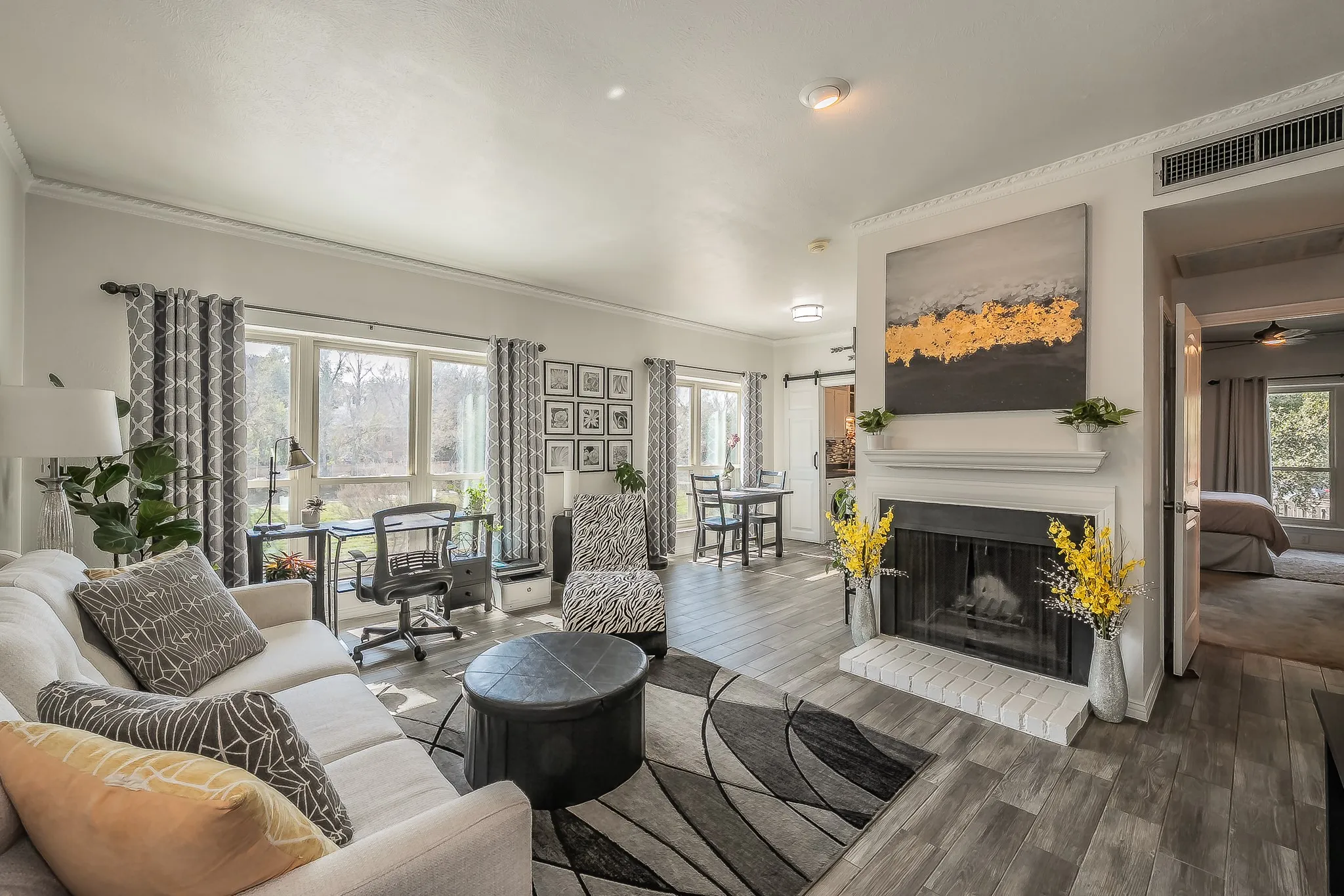 Condominium For Sale in Tarrant County , 4415 Bellaire Drive S 203S, Fort Worth, Texas 76109, 1 Bedroom, 1 Bathroom, Garage spaces, 912 Sqft, built in 1972, Preowned, mls#21184532, Real Estate Agent in Fort Worth, Homes For Sale in Tarrant county, Homes For Sale in Fort Worth, Realtor in Fort Worth Texas, Real Estate Brokerage Independent Realty Texas, Luminita Cordes Realtor