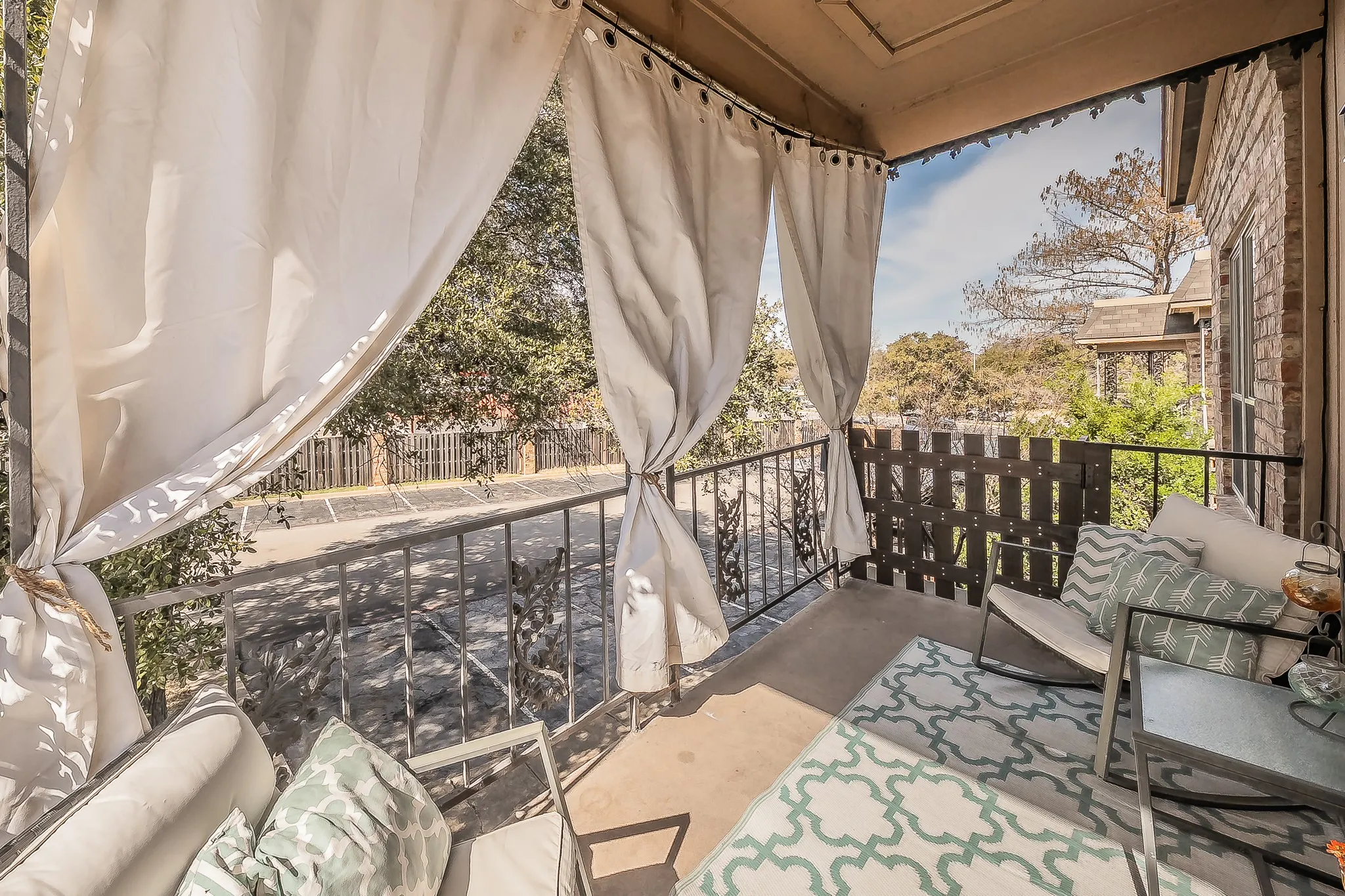 Condominium For Sale in Tarrant County , 4415 Bellaire Drive S 203S, Fort Worth, Texas 76109, 1 Bedroom, 1 Bathroom, Garage spaces, 912 Sqft, built in 1972, Preowned, mls#21184532, Real Estate Agent in Fort Worth, Homes For Sale in Tarrant county, Homes For Sale in Fort Worth, Realtor in Fort Worth Texas, Real Estate Brokerage Independent Realty Texas, Luminita Cordes Realtor
