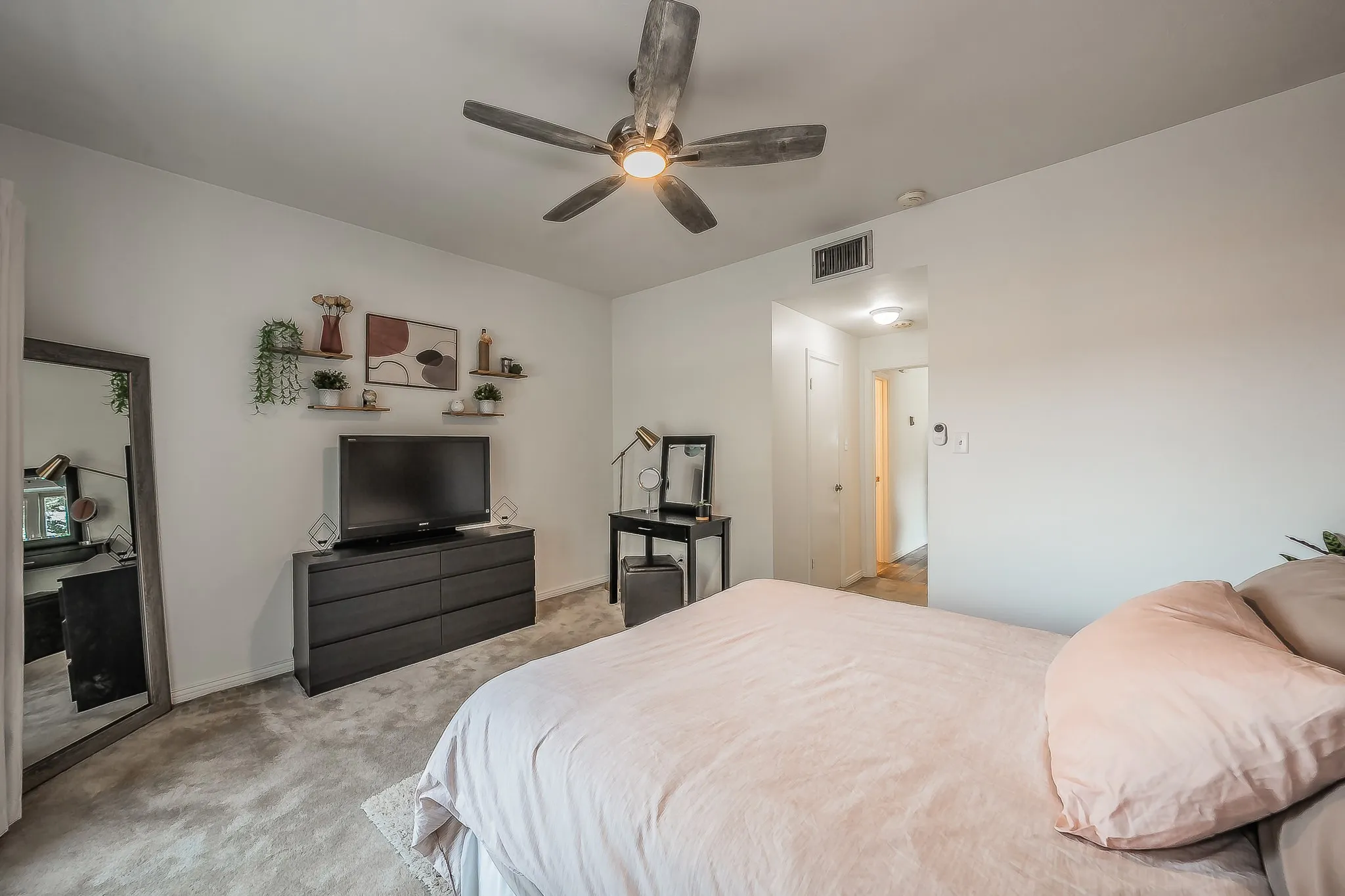 Condominium For Sale in Tarrant County , 4415 Bellaire Drive S 203S, Fort Worth, Texas 76109, 1 Bedroom, 1 Bathroom, Garage spaces, 912 Sqft, built in 1972, Preowned, mls#21184532, Real Estate Agent in Fort Worth, Homes For Sale in Tarrant county, Homes For Sale in Fort Worth, Realtor in Fort Worth Texas, Real Estate Brokerage Independent Realty Texas, Luminita Cordes Realtor