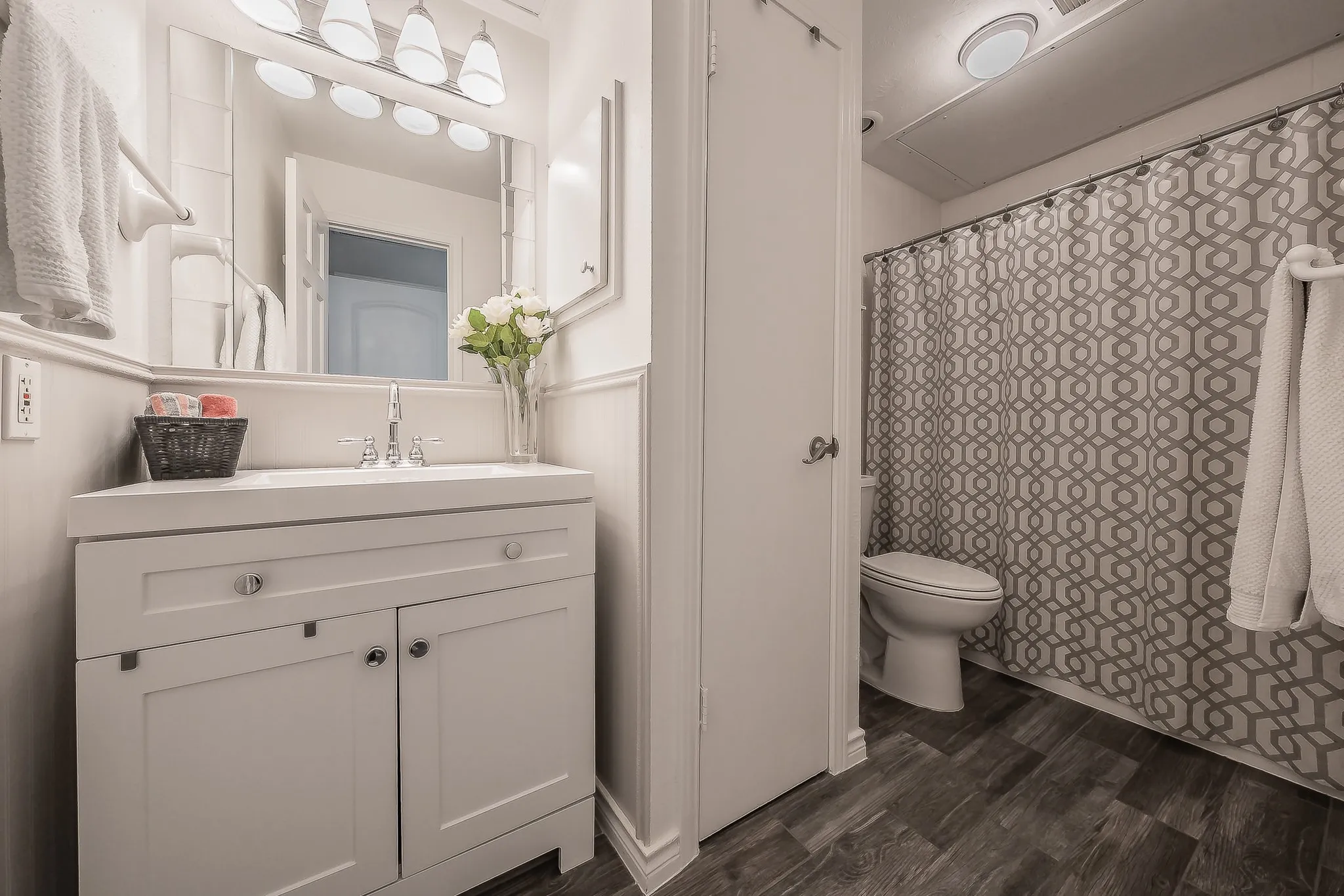 Condominium For Sale in Tarrant County , 4415 Bellaire Drive S 203S, Fort Worth, Texas 76109, 1 Bedroom, 1 Bathroom, Garage spaces, 912 Sqft, built in 1972, Preowned, mls#21184532, Real Estate Agent in Fort Worth, Homes For Sale in Tarrant county, Homes For Sale in Fort Worth, Realtor in Fort Worth Texas, Real Estate Brokerage Independent Realty Texas, Luminita Cordes Realtor