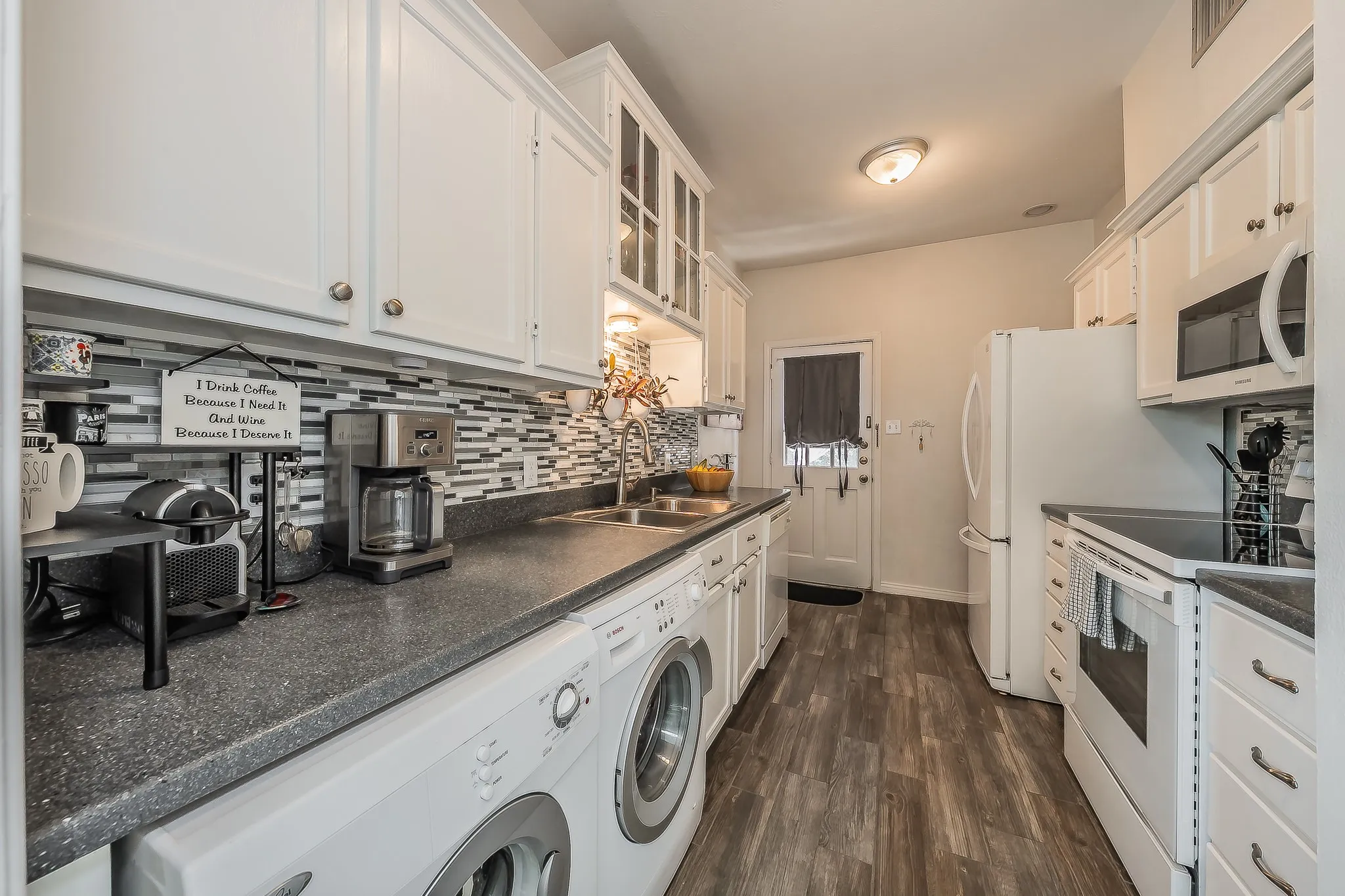 Condominium For Sale in Tarrant County , 4415 Bellaire Drive S 203S, Fort Worth, Texas 76109, 1 Bedroom, 1 Bathroom, Garage spaces, 912 Sqft, built in 1972, Preowned, mls#21184532, Real Estate Agent in Fort Worth, Homes For Sale in Tarrant county, Homes For Sale in Fort Worth, Realtor in Fort Worth Texas, Real Estate Brokerage Independent Realty Texas, Luminita Cordes Realtor