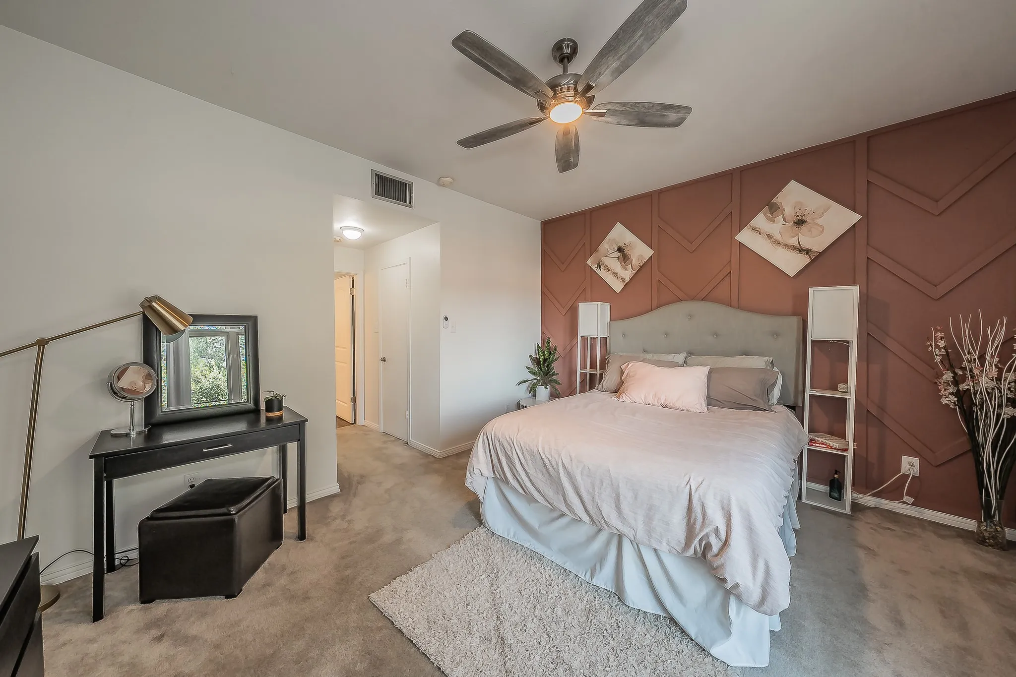 Condominium For Sale in Tarrant County , 4415 Bellaire Drive S 203S, Fort Worth, Texas 76109, 1 Bedroom, 1 Bathroom, Garage spaces, 912 Sqft, built in 1972, Preowned, mls#21184532, Real Estate Agent in Fort Worth, Homes For Sale in Tarrant county, Homes For Sale in Fort Worth, Realtor in Fort Worth Texas, Real Estate Brokerage Independent Realty Texas, Luminita Cordes Realtor