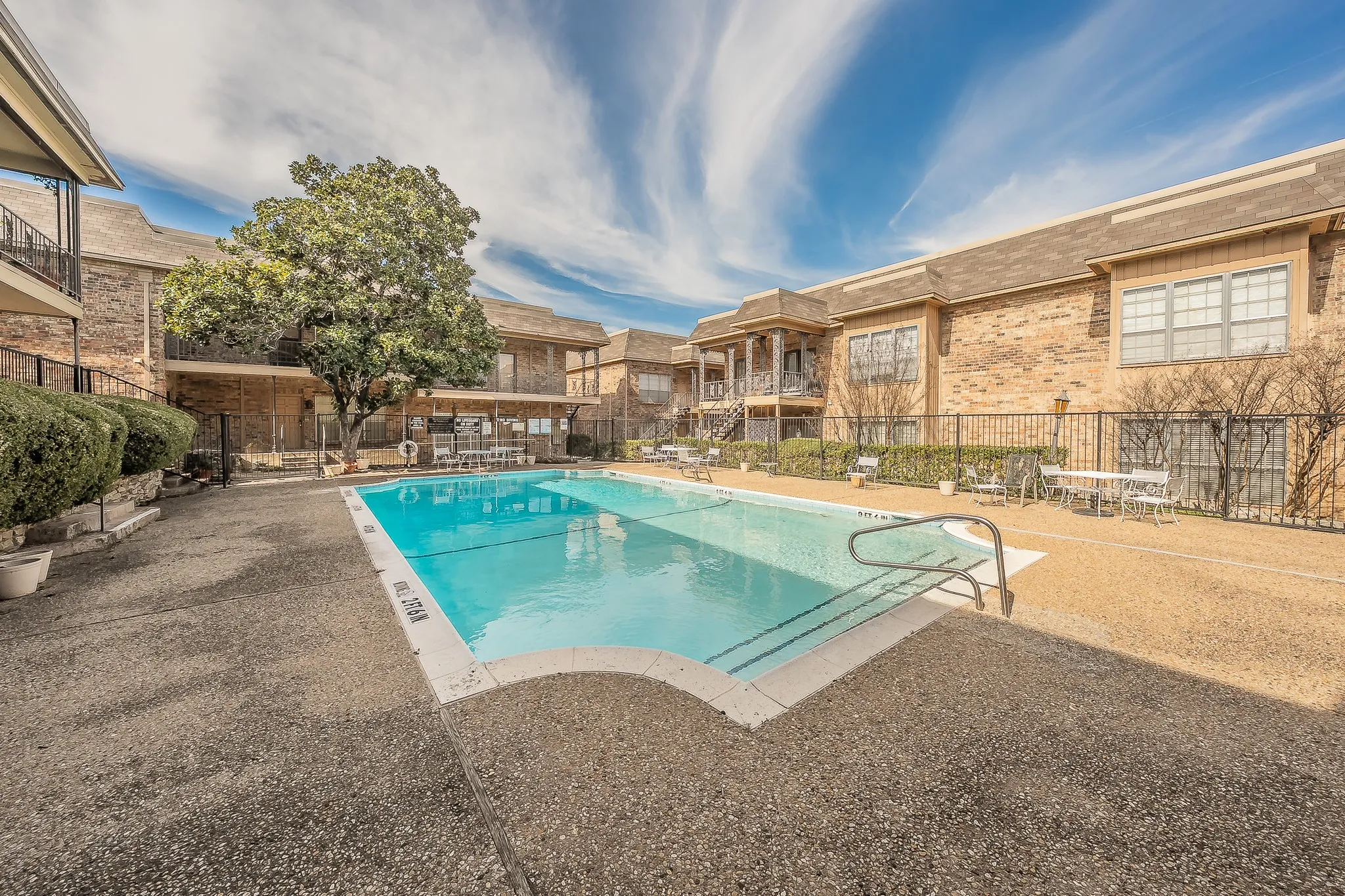 Condominium For Sale in Tarrant County , 4415 Bellaire Drive S 203S, Fort Worth, Texas 76109, 1 Bedroom, 1 Bathroom, Garage spaces, 912 Sqft, built in 1972, Preowned, mls#21184532, Real Estate Agent in Fort Worth, Homes For Sale in Tarrant county, Homes For Sale in Fort Worth, Realtor in Fort Worth Texas, Real Estate Brokerage Independent Realty Texas, Luminita Cordes Realtor