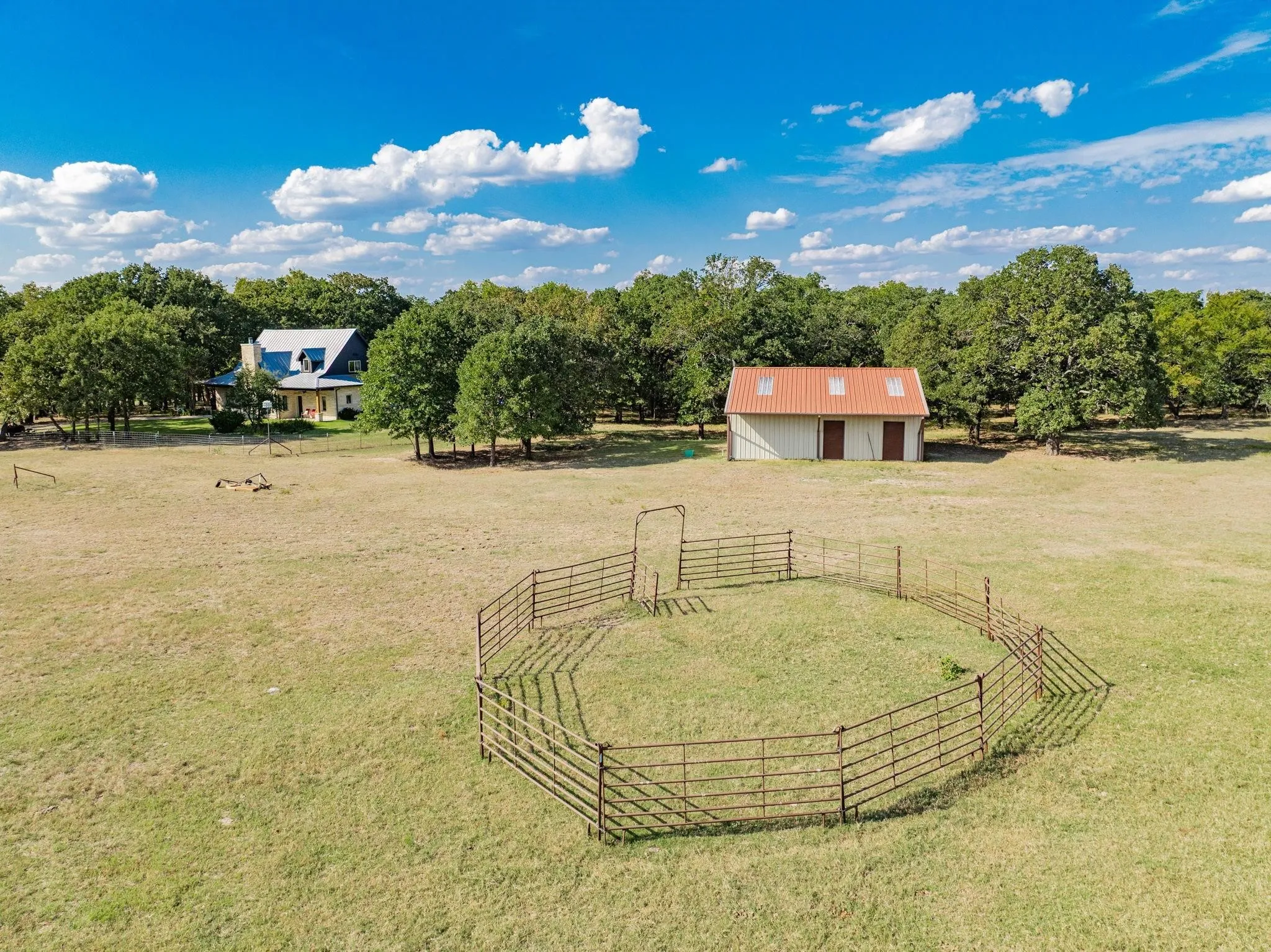 Farm For Sale in Kaufman County , 16043 County Road 339, Terrell, Texas 75161, 4 Bedroom, 3 Bathroom, Garage spaces, 2,900 Sqft, built in 2011, Preowned, mls#21184659, Real Estate Agent in Terrell, Homes For Sale in Kaufman county, Homes For Sale in Terrell, Realtor in Terrell Texas, Real Estate Brokerage Independent Realty Texas, Luminita Cordes Realtor