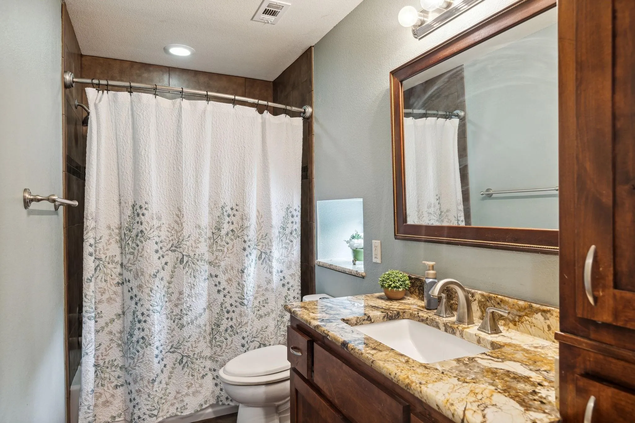 Farm For Sale in Kaufman County , 16043 County Road 339, Terrell, Texas 75161, 4 Bedroom, 3 Bathroom, Garage spaces, 2,900 Sqft, built in 2011, Preowned, mls#21184659, Real Estate Agent in Terrell, Homes For Sale in Kaufman county, Homes For Sale in Terrell, Realtor in Terrell Texas, Real Estate Brokerage Independent Realty Texas, Luminita Cordes Realtor