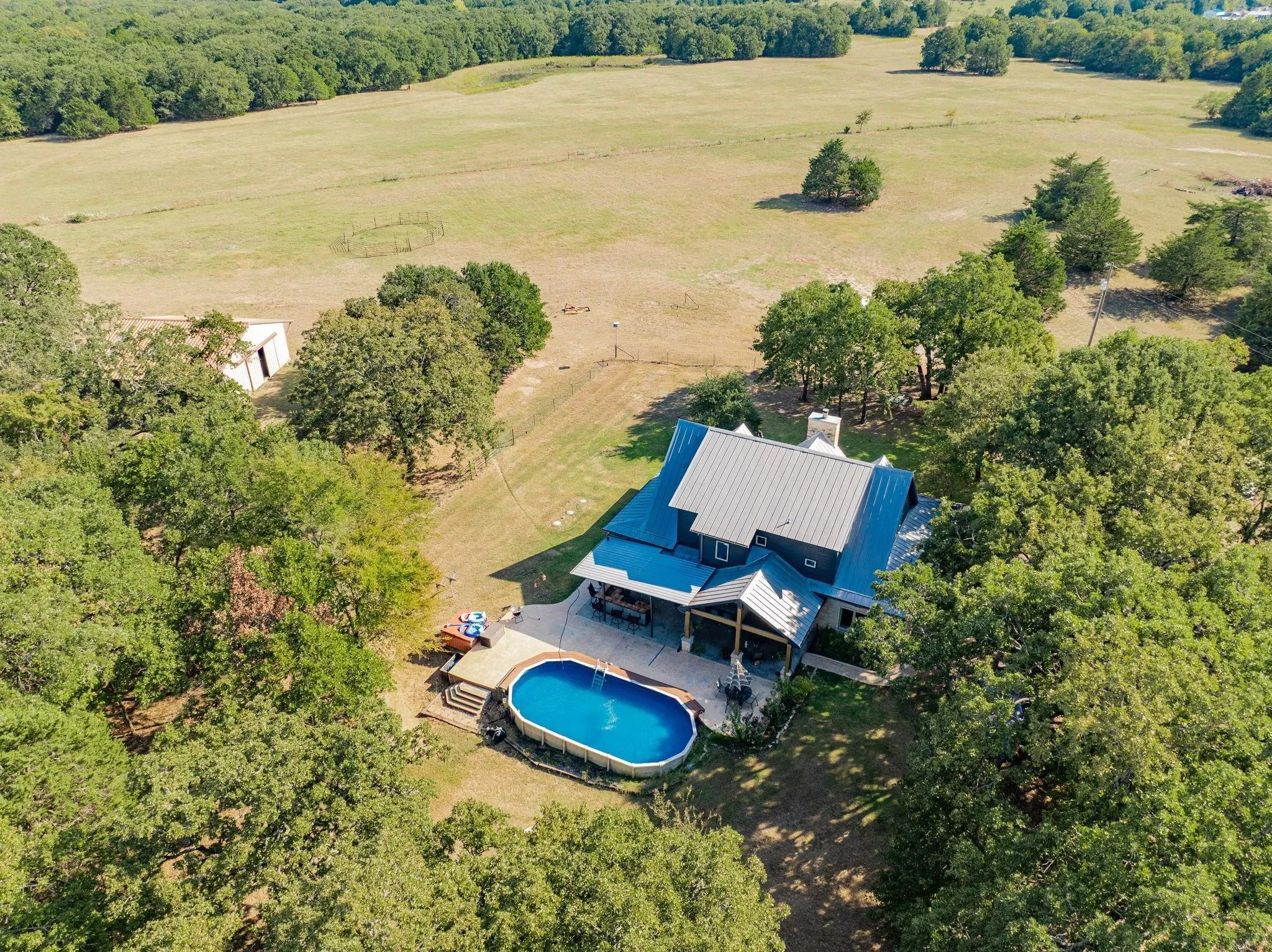 Farm For Sale in Kaufman County , 16043 County Road 339, Terrell, Texas 75161, 4 Bedroom, 3 Bathroom, Garage spaces, 2,900 Sqft, built in 2011, Preowned, mls#21184659, Real Estate Agent in Terrell, Homes For Sale in Kaufman county, Homes For Sale in Terrell, Realtor in Terrell Texas, Real Estate Brokerage Independent Realty Texas, Luminita Cordes Realtor