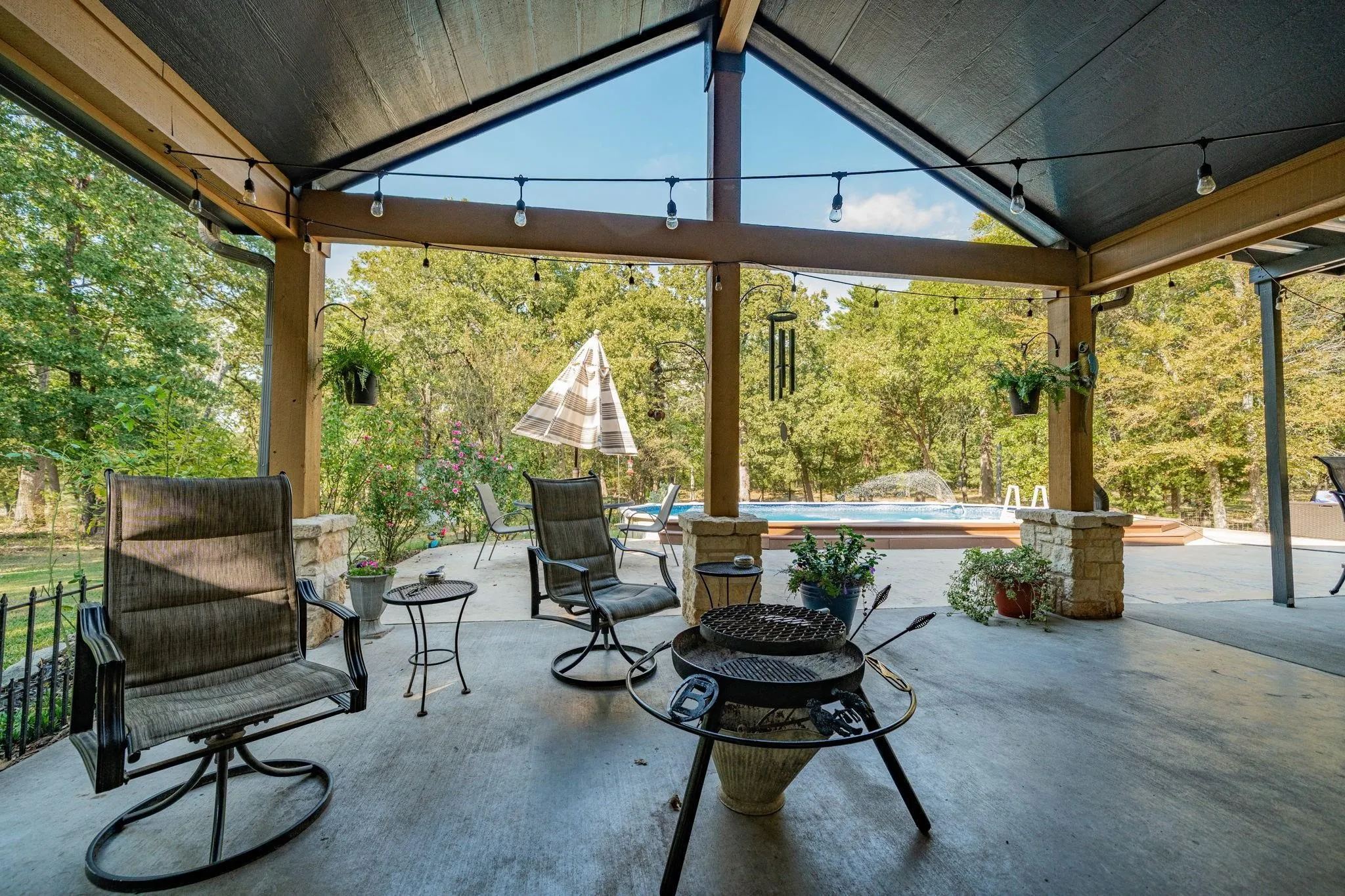 Farm For Sale in Kaufman County , 16043 County Road 339, Terrell, Texas 75161, 4 Bedroom, 3 Bathroom, Garage spaces, 2,900 Sqft, built in 2011, Preowned, mls#21184659, Real Estate Agent in Terrell, Homes For Sale in Kaufman county, Homes For Sale in Terrell, Realtor in Terrell Texas, Real Estate Brokerage Independent Realty Texas, Luminita Cordes Realtor