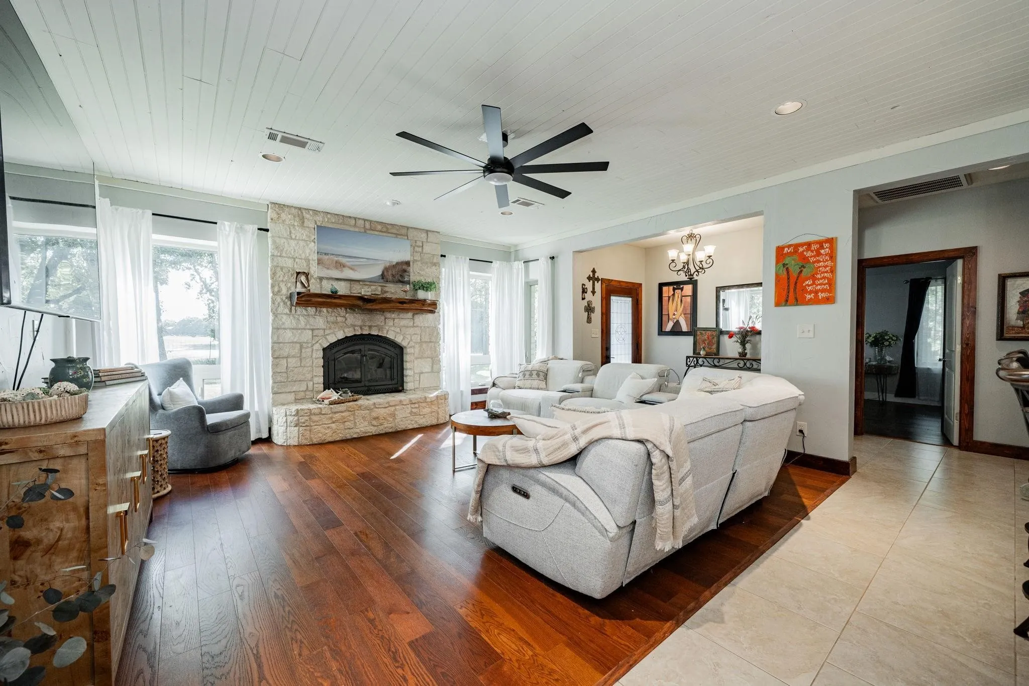 Farm For Sale in Kaufman County , 16043 County Road 339, Terrell, Texas 75161, 4 Bedroom, 3 Bathroom, Garage spaces, 2,900 Sqft, built in 2011, Preowned, mls#21184659, Real Estate Agent in Terrell, Homes For Sale in Kaufman county, Homes For Sale in Terrell, Realtor in Terrell Texas, Real Estate Brokerage Independent Realty Texas, Luminita Cordes Realtor