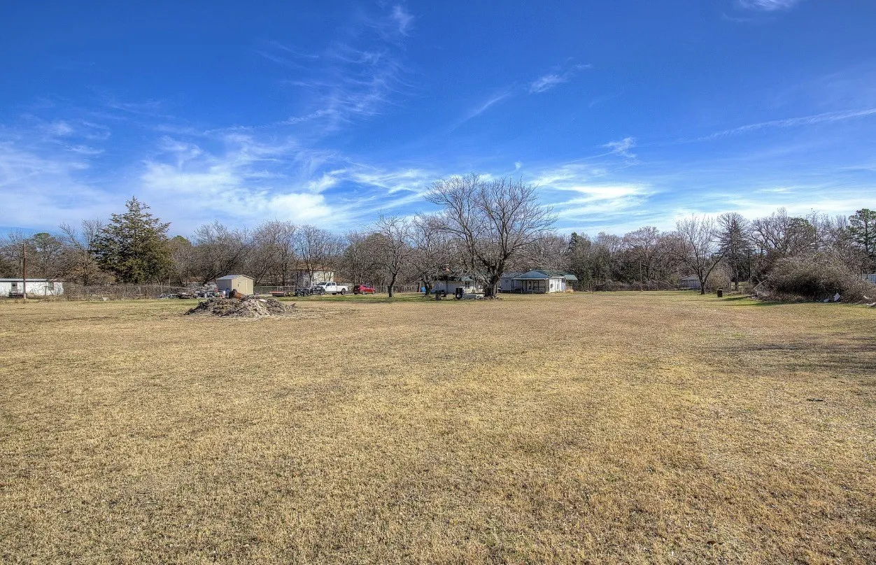 Single Family Residence For Sale in Van Zandt County , 11291 Goss Street, Wills Point, Texas 75169, 3 Bedrooms, 2 Bathrooms, Garage spaces, 2,100 Sqft, built in 1969, Price $218,000, mls#21184711, Real Estate Agent in Wills Point, Homes For Sale in Van Zandt county, Homes For Sale in Wills Point, Realtor in Wills Point Texas, Real Estate Brokerage Independent Realty Texas, Luminita Cordes Realtor
