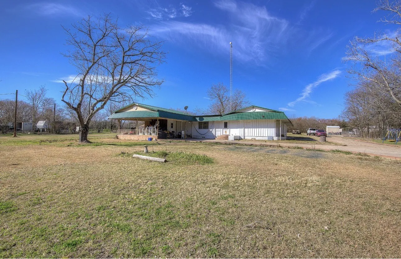 Single Family Residence For Sale in Van Zandt County , 11291 Goss Street, Wills Point, Texas 75169, 3 Bedrooms, 2 Bathrooms, Garage spaces, 2,100 Sqft, built in 1969, Price $218,000, mls#21184711, Real Estate Agent in Wills Point, Homes For Sale in Van Zandt county, Homes For Sale in Wills Point, Realtor in Wills Point Texas, Real Estate Brokerage Independent Realty Texas, Luminita Cordes Realtor