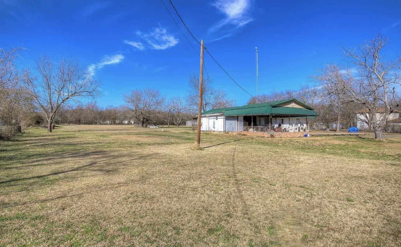 Single Family Residence For Sale in Van Zandt County , 11291 Goss Street, Wills Point, Texas 75169, 3 Bedrooms, 2 Bathrooms, Garage spaces, 2,100 Sqft, built in 1969, Price $218,000, mls#21184711, Real Estate Agent in Wills Point, Homes For Sale in Van Zandt county, Homes For Sale in Wills Point, Realtor in Wills Point Texas, Real Estate Brokerage Independent Realty Texas, Luminita Cordes Realtor
