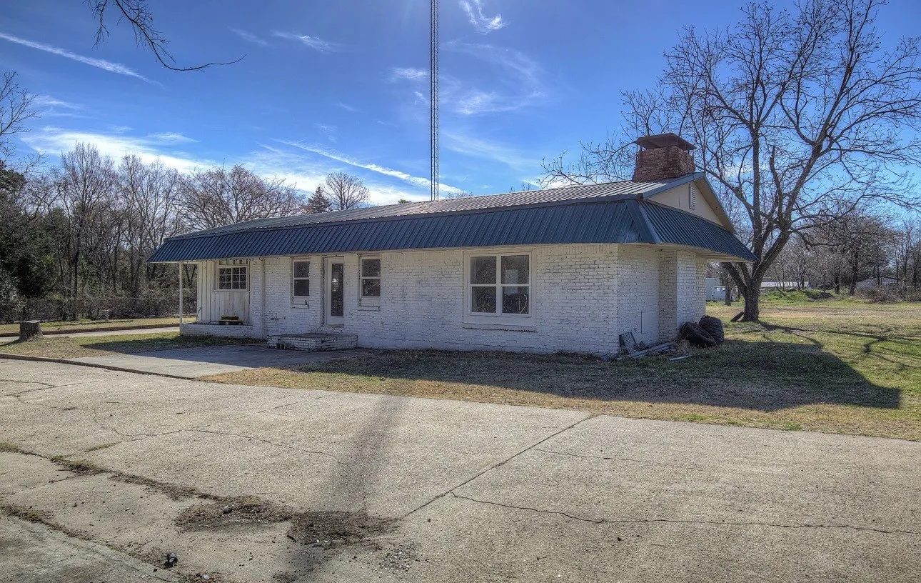 Single Family Residence For Sale in Van Zandt County , 11291 Goss Street, Wills Point, Texas 75169, 3 Bedrooms, 2 Bathrooms, Garage spaces, 2,100 Sqft, built in 1969, Price $218,000, mls#21184711, Real Estate Agent in Wills Point, Homes For Sale in Van Zandt county, Homes For Sale in Wills Point, Realtor in Wills Point Texas, Real Estate Brokerage Independent Realty Texas, Luminita Cordes Realtor