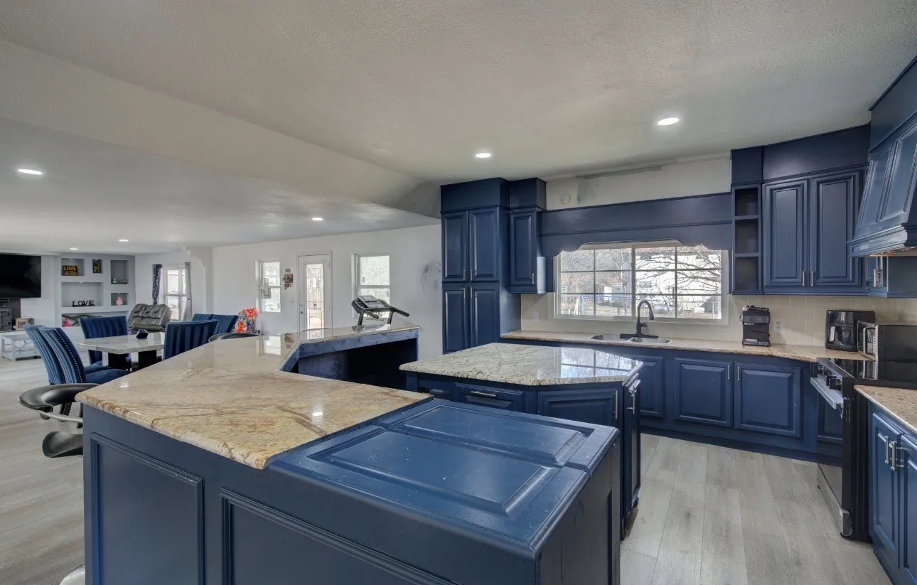 Single Family Residence For Sale in Van Zandt County , 11291 Goss Street, Wills Point, Texas 75169, 3 Bedrooms, 2 Bathrooms, Garage spaces, 2,100 Sqft, built in 1969, Price $218,000, mls#21184711, Real Estate Agent in Wills Point, Homes For Sale in Van Zandt county, Homes For Sale in Wills Point, Realtor in Wills Point Texas, Real Estate Brokerage Independent Realty Texas, Luminita Cordes Realtor