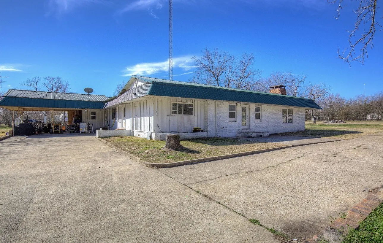 Single Family Residence For Sale in Van Zandt County , 11291 Goss Street, Wills Point, Texas 75169, 3 Bedrooms, 2 Bathrooms, Garage spaces, 2,100 Sqft, built in 1969, Price $218,000, mls#21184711, Real Estate Agent in Wills Point, Homes For Sale in Van Zandt county, Homes For Sale in Wills Point, Realtor in Wills Point Texas, Real Estate Brokerage Independent Realty Texas, Luminita Cordes Realtor
