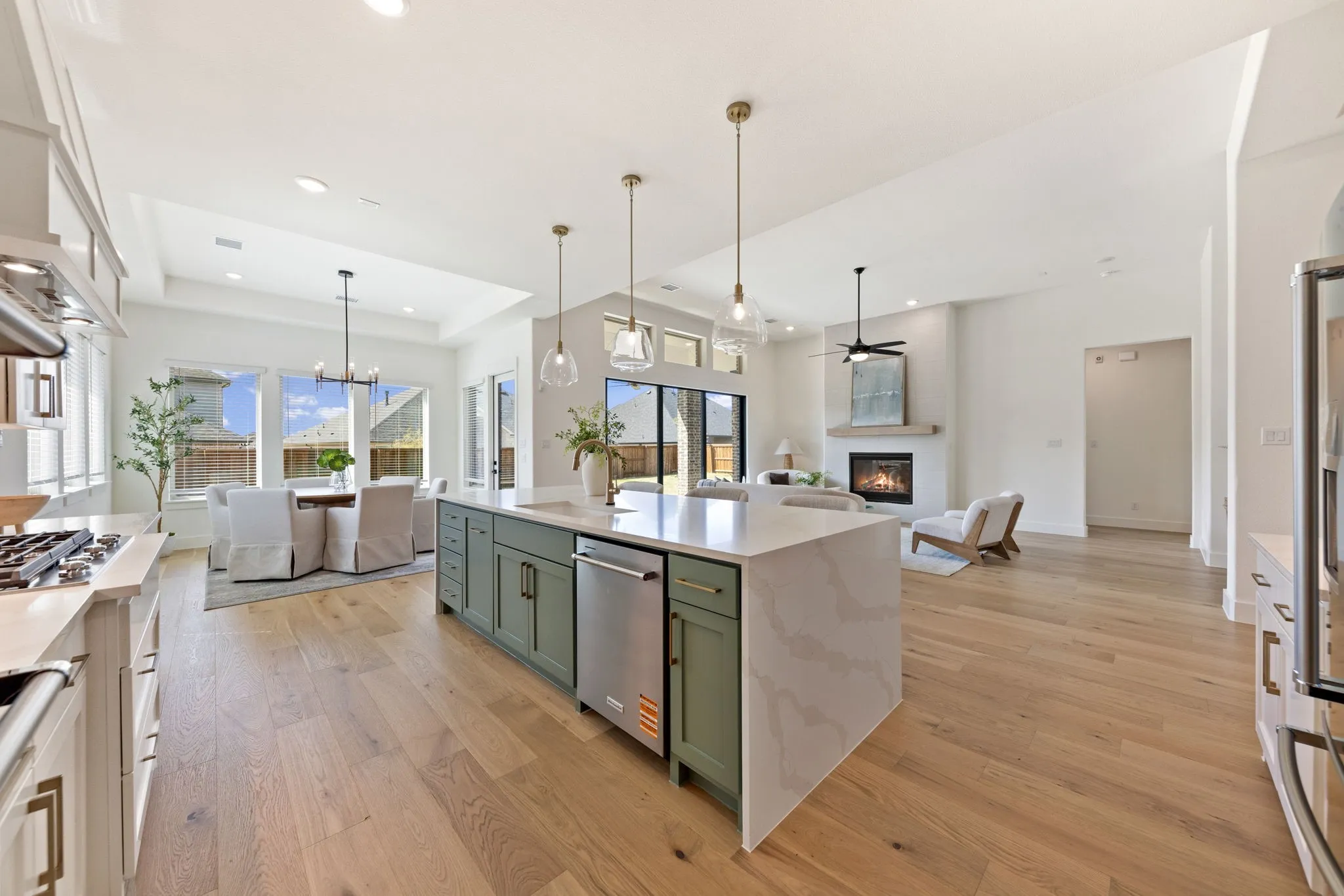 With outstanding style and space, all the chefs in the family will love creating culinary delights in this dream kitchen!
