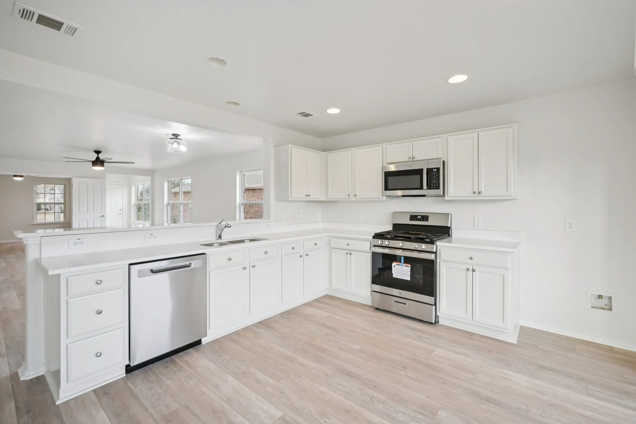 Single Family Residence For Sale in Denton County , 7850 Estancia Drive, Frisco, Texas 75036, 2 Bedroom, 2 Bathroom, 2 Garage spaces, 1,533 Sqft, built in 2010, Preowned, mls#21183402, Real Estate Agent in Frisco, Homes For Sale in Denton county, Homes For Sale in Frisco, Realtor in Frisco Texas, Real Estate Brokerage Independent Realty Texas, Luminita Cordes Realtor