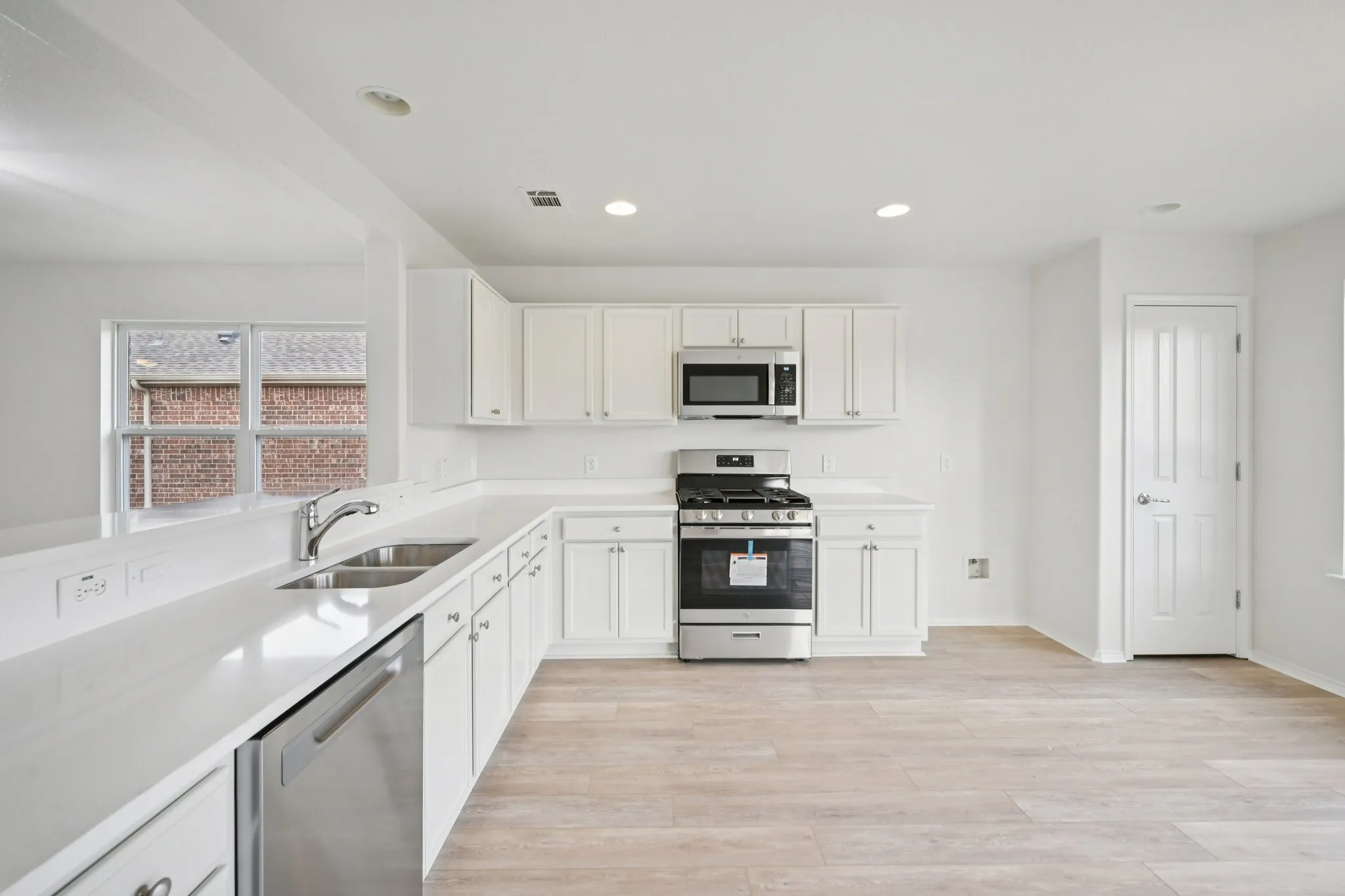 Single Family Residence For Sale in Denton County , 7850 Estancia Drive, Frisco, Texas 75036, 2 Bedroom, 2 Bathroom, 2 Garage spaces, 1,533 Sqft, built in 2010, Preowned, mls#21183402, Real Estate Agent in Frisco, Homes For Sale in Denton county, Homes For Sale in Frisco, Realtor in Frisco Texas, Real Estate Brokerage Independent Realty Texas, Luminita Cordes Realtor