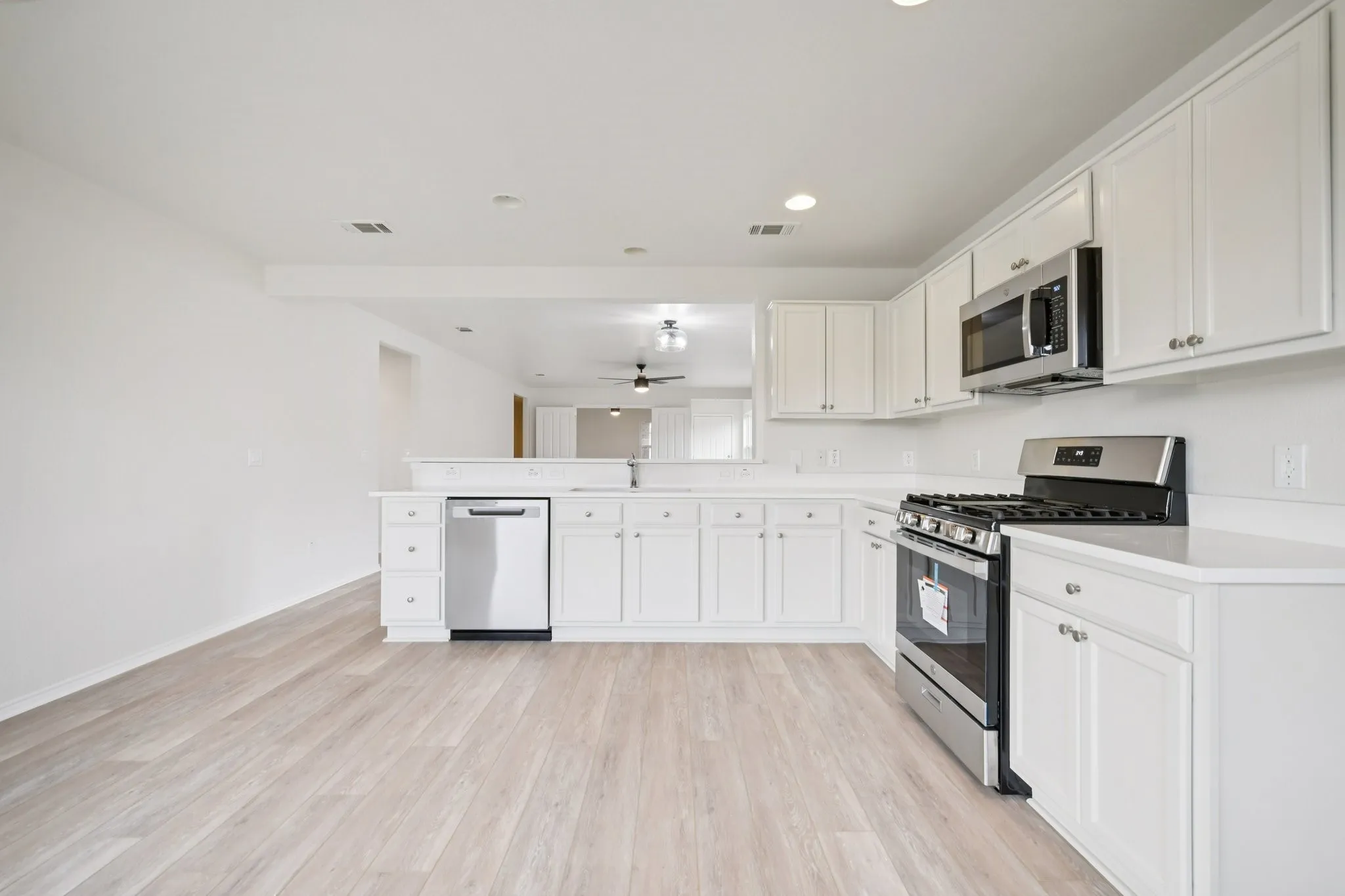 Single Family Residence For Sale in Denton County , 7850 Estancia Drive, Frisco, Texas 75036, 2 Bedroom, 2 Bathroom, 2 Garage spaces, 1,533 Sqft, built in 2010, Preowned, mls#21183402, Real Estate Agent in Frisco, Homes For Sale in Denton county, Homes For Sale in Frisco, Realtor in Frisco Texas, Real Estate Brokerage Independent Realty Texas, Luminita Cordes Realtor