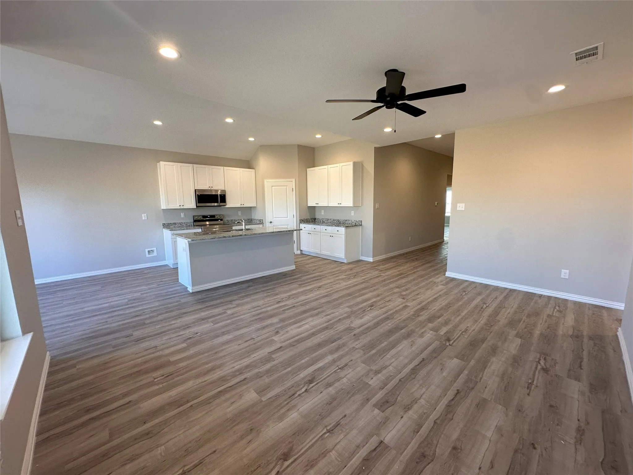 Single Family Residence For Sale in Hunt County , 4802 Delano Street, Greenville, Texas 75401, 3 Bedroom, 2 Bathroom, 2 Garage spaces, 1,530 Sqft, built in 2023, New Construction - Complete, mls#21179236, Real Estate Agent in Greenville, Homes For Sale in Hunt county, Homes For Sale in Greenville, Realtor in Greenville Texas, Real Estate Brokerage Independent Realty Texas, Luminita Cordes Realtor