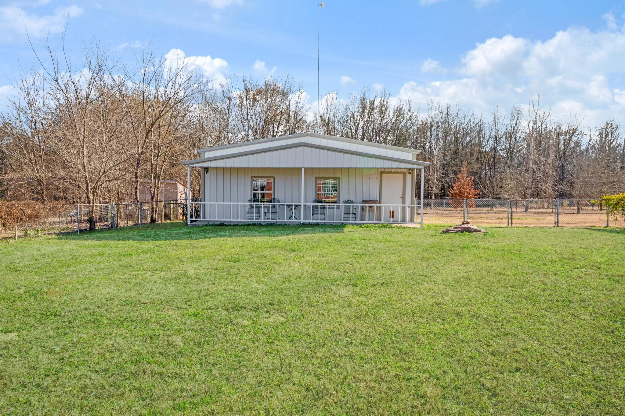 Single Family Residence For Sale in Lamar County , 250 County Road 45700, Detroit, Texas 75436, 4 Bedroom, 3 Bathroom, Garage spaces, 2,587 Sqft, built in 2000, Preowned, mls#21183709, Real Estate Agent in Detroit, Homes For Sale in Lamar county, Homes For Sale in Detroit, Realtor in Detroit Texas, Real Estate Brokerage Independent Realty Texas, Luminita Cordes Realtor