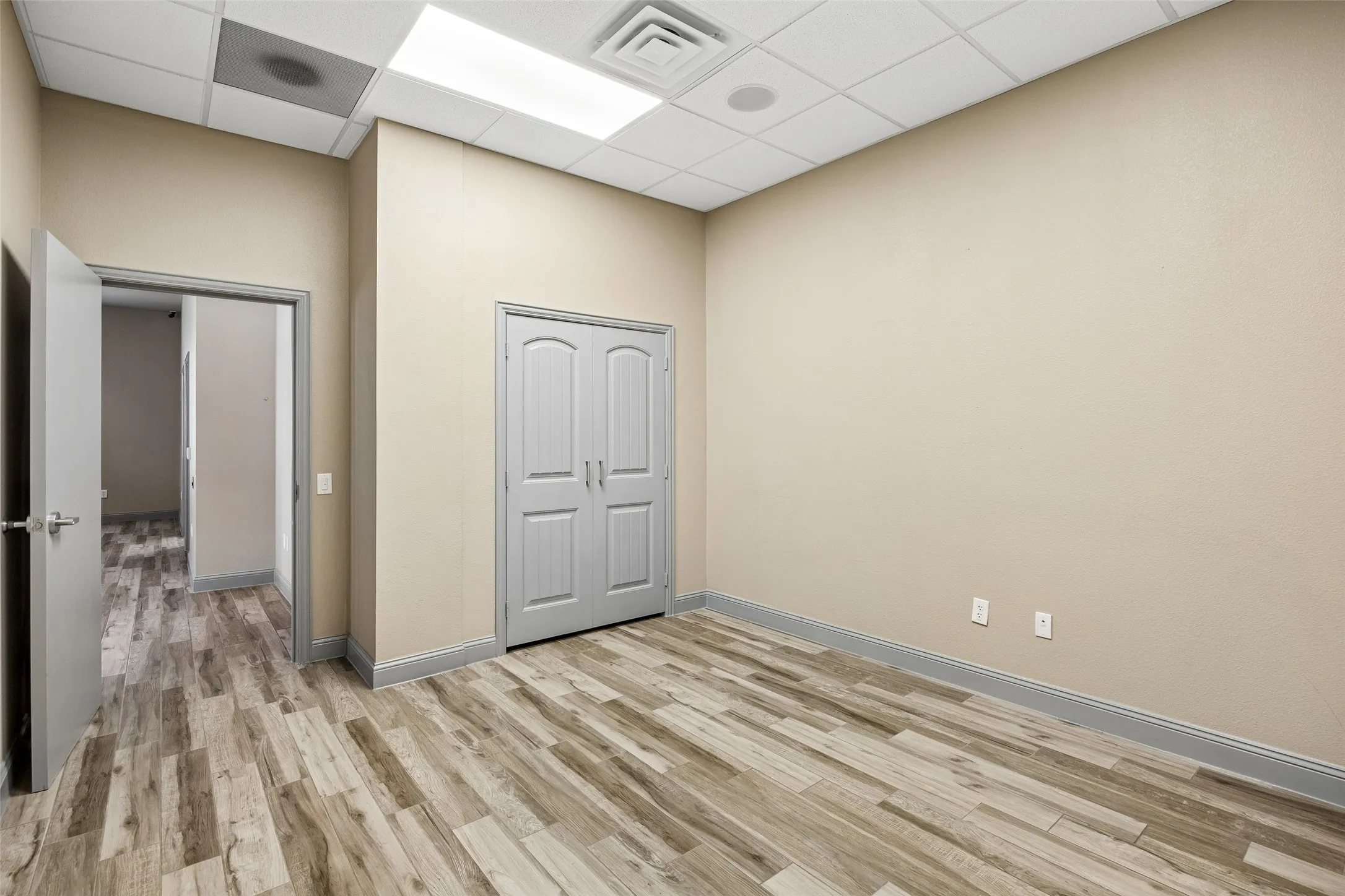 Office For Sale in Denton County , 118 Lynn Avenue 202, Lewisville, Texas 75057, 0, 0, Garage spaces, 0 Sqft, built in 2006, Preowned, mls#21176884, Real Estate Agent in Lewisville, Homes For Sale in Denton county, Homes For Sale in Lewisville, Realtor in Lewisville Texas, Real Estate Brokerage Independent Realty Texas, Luminita Cordes Realtor