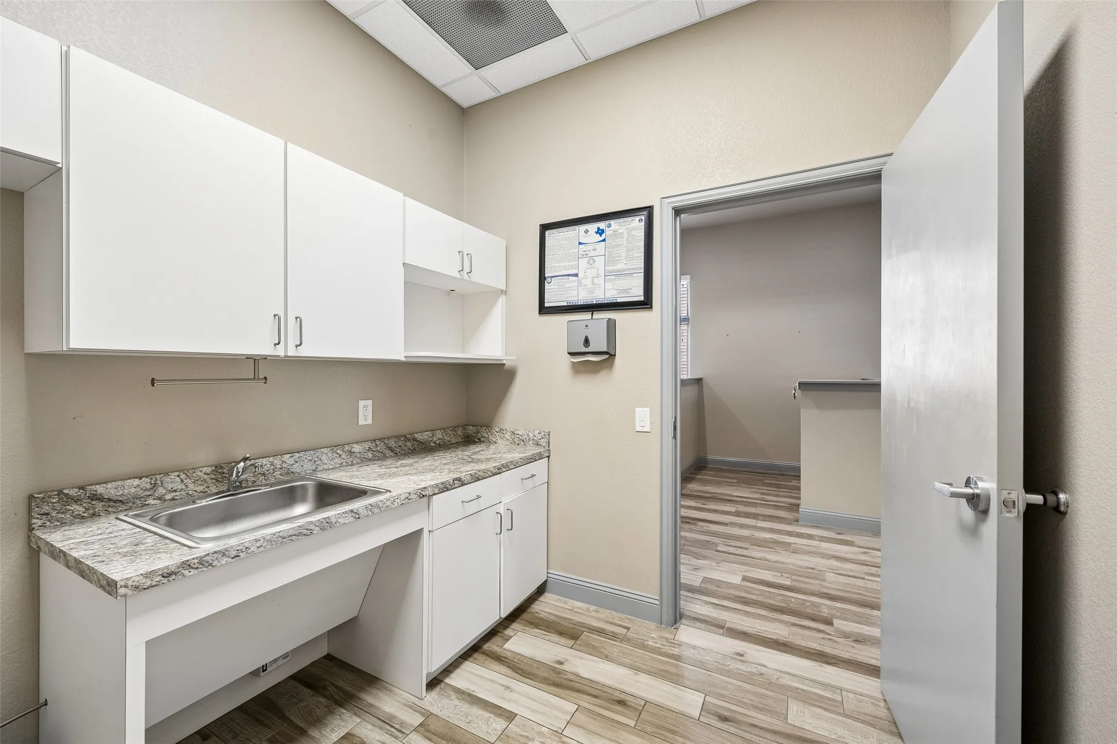 Office For Sale in Denton County , 118 Lynn Avenue 202, Lewisville, Texas 75057, 0, 0, Garage spaces, 0 Sqft, built in 2006, Preowned, mls#21176884, Real Estate Agent in Lewisville, Homes For Sale in Denton county, Homes For Sale in Lewisville, Realtor in Lewisville Texas, Real Estate Brokerage Independent Realty Texas, Luminita Cordes Realtor