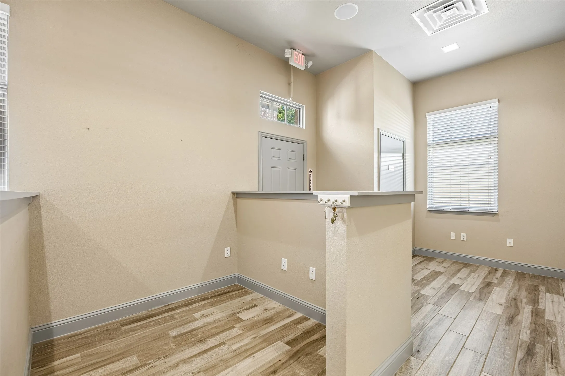 Office For Sale in Denton County , 118 Lynn Avenue 202, Lewisville, Texas 75057, 0, 0, Garage spaces, 0 Sqft, built in 2006, Preowned, mls#21176884, Real Estate Agent in Lewisville, Homes For Sale in Denton county, Homes For Sale in Lewisville, Realtor in Lewisville Texas, Real Estate Brokerage Independent Realty Texas, Luminita Cordes Realtor