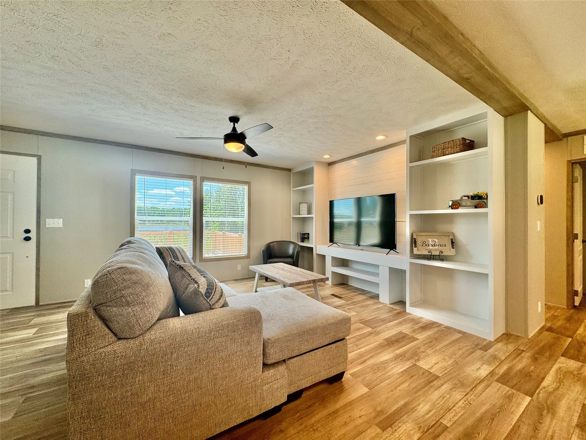 Manufactured Home For Sale in Henderson County , 706 Sandpiper Court, Seven Points, Texas 75143, 3 Bedroom, 2 Bathroom, Garage spaces, 1,140 Sqft, built in 2023, Preowned, Price $249,900, mls#21184930, Real Estate Agent in Seven Points, Homes For Sale in Henderson county, Homes For Sale in Seven Points, Realtor in Seven Points Texas, Real Estate Brokerage Independent Realty Texas, Luminita Cordes Realtor