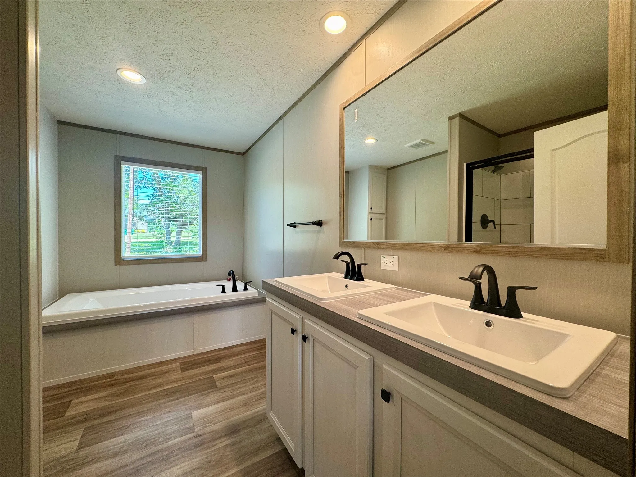 Manufactured Home For Sale in Henderson County , 706 Sandpiper Court, Seven Points, Texas 75143, 3 Bedroom, 2 Bathroom, Garage spaces, 1,140 Sqft, built in 2023, Preowned, Price $249,900, mls#21184930, Real Estate Agent in Seven Points, Homes For Sale in Henderson county, Homes For Sale in Seven Points, Realtor in Seven Points Texas, Real Estate Brokerage Independent Realty Texas, Luminita Cordes Realtor
