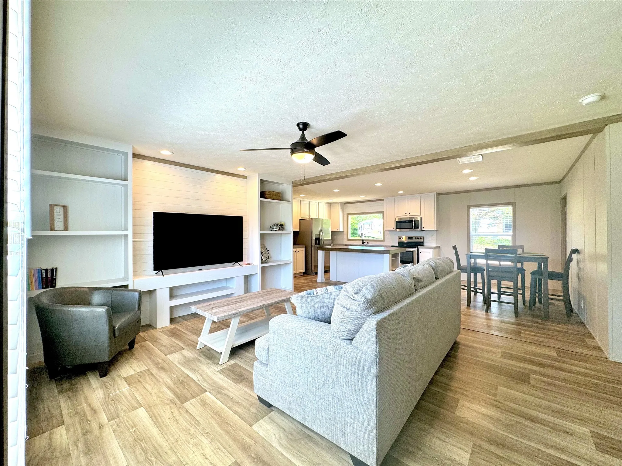 Manufactured Home For Sale in Henderson County , 706 Sandpiper Court, Seven Points, Texas 75143, 3 Bedroom, 2 Bathroom, Garage spaces, 1,140 Sqft, built in 2023, Preowned, Price $249,900, mls#21184930, Real Estate Agent in Seven Points, Homes For Sale in Henderson county, Homes For Sale in Seven Points, Realtor in Seven Points Texas, Real Estate Brokerage Independent Realty Texas, Luminita Cordes Realtor