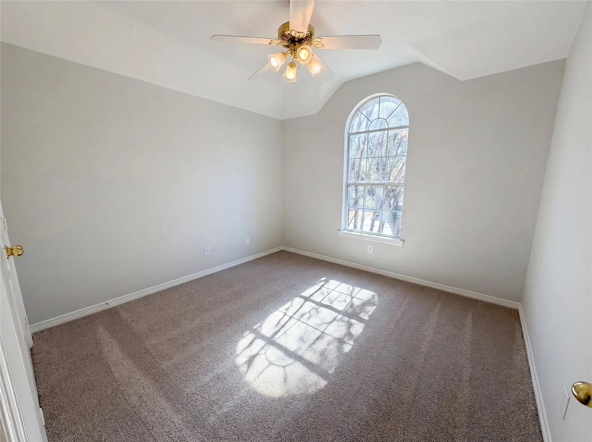 Single Family Residence For Sale in Denton County , 1412 Spring Ridge Lane, Flower Mound, Texas 75028, 4 Bedroom, 3 Bathroom, 3 Garage spaces, 2,755 Sqft, built in 2001, Preowned, mls#21185065, Real Estate Agent in Flower Mound, Homes For Sale in Denton county, Homes For Sale in Flower Mound, Realtor in Flower Mound Texas, Real Estate Brokerage Independent Realty Texas, Luminita Cordes Realtor