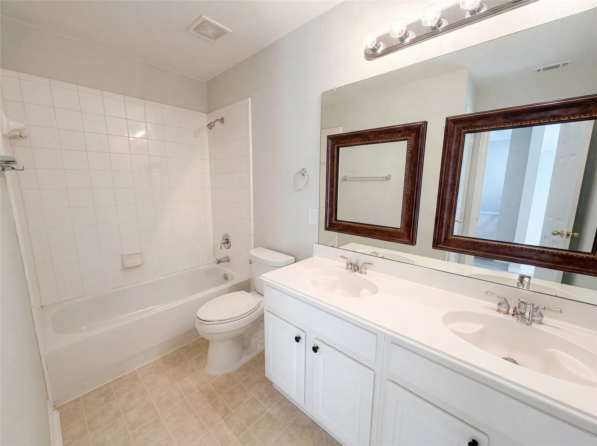 Single Family Residence For Sale in Denton County , 1412 Spring Ridge Lane, Flower Mound, Texas 75028, 4 Bedroom, 3 Bathroom, 3 Garage spaces, 2,755 Sqft, built in 2001, Preowned, mls#21185065, Real Estate Agent in Flower Mound, Homes For Sale in Denton county, Homes For Sale in Flower Mound, Realtor in Flower Mound Texas, Real Estate Brokerage Independent Realty Texas, Luminita Cordes Realtor