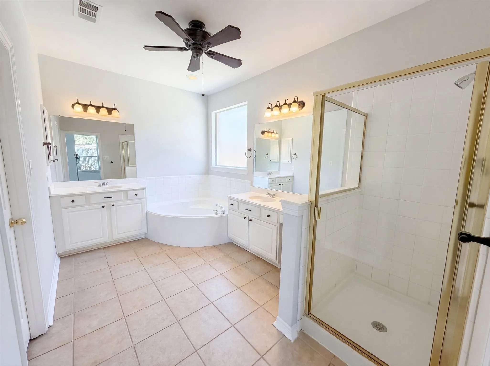 Single Family Residence For Sale in Denton County , 1412 Spring Ridge Lane, Flower Mound, Texas 75028, 4 Bedroom, 3 Bathroom, 3 Garage spaces, 2,755 Sqft, built in 2001, Preowned, mls#21185065, Real Estate Agent in Flower Mound, Homes For Sale in Denton county, Homes For Sale in Flower Mound, Realtor in Flower Mound Texas, Real Estate Brokerage Independent Realty Texas, Luminita Cordes Realtor