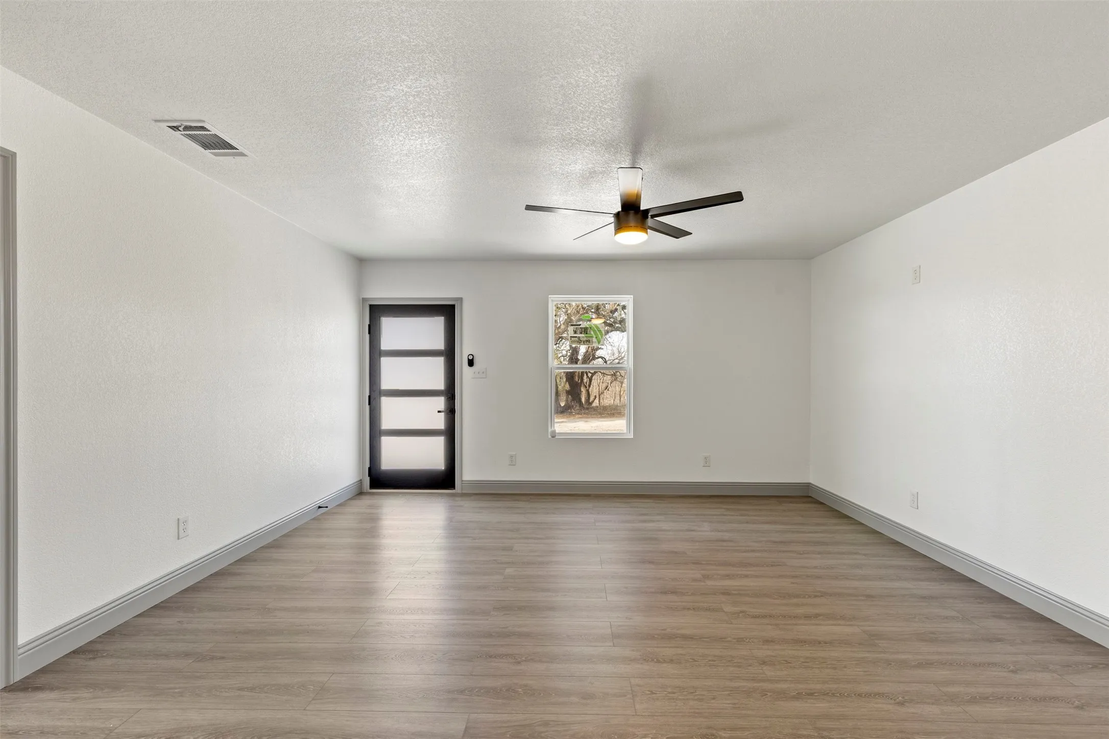 Single Family Residence For Sale in Hood County , 5619 Lake Granbury Trail, Granbury, Texas 76048, 4 Bedroom, 2 Bathroom, Garage spaces, 1,600 Sqft, built in 2026, New Construction - Complete, mls#21184941, Real Estate Agent in Granbury, Homes For Sale in Hood county, Homes For Sale in Granbury, Realtor in Granbury Texas, Real Estate Brokerage Independent Realty Texas, Luminita Cordes Realtor