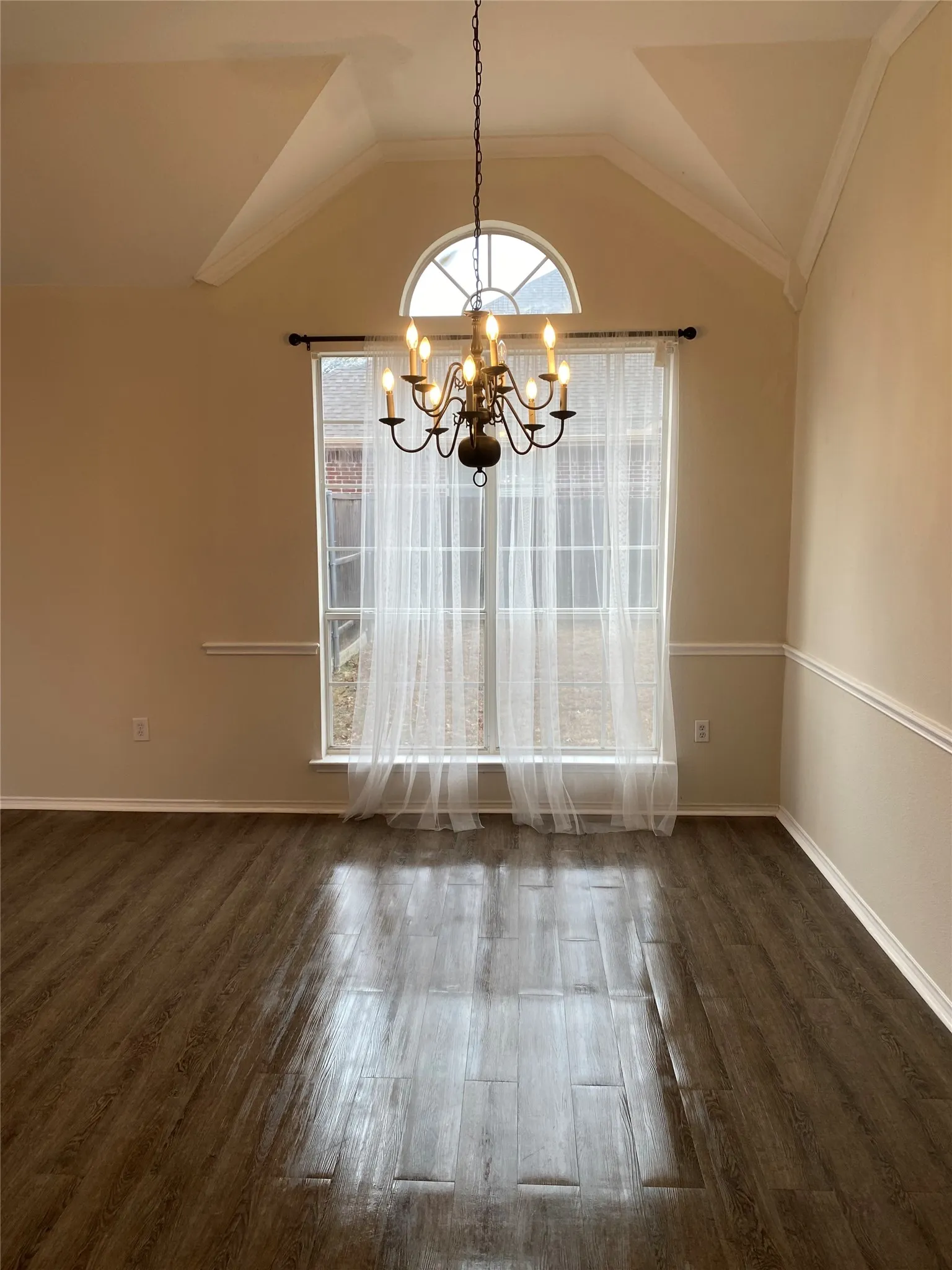 Single Family Residence For Sale in Dallas County , 4718 Parkhaven Drive, Garland, Texas 75043, 4 Bedrooms, 2 Bathrooms, 2 Garage spaces, 2,292 Sqft, built in 1996, Preowned, Price $392,000, mls#21185104, Real Estate Agent in Garland, Homes For Sale in Dallas county, Homes For Sale in Garland, Realtor in Garland Texas, Real Estate Brokerage Independent Realty Texas, Luminita Cordes Realtor