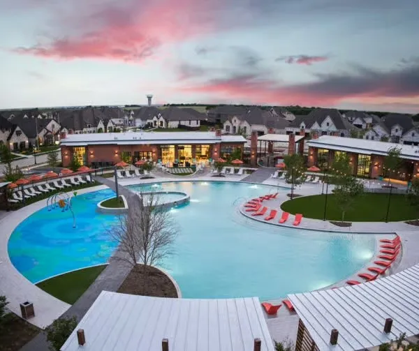 Community Pool, Splash Pad and Amenity Cente