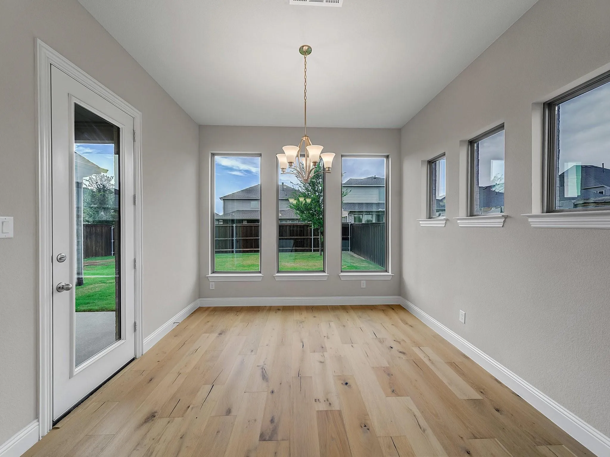 Single Family Residence For Sale in Denton County , 1021 Warner Ridge, Northlake, Texas 76226, 4 Bedroom, 5 Bathroom, 2 Garage spaces, 3,054 Sqft, built in 2021, Price $599,900, mls#21179083, Real Estate Agent in Northlake, Homes For Sale in Denton county, Homes For Sale in Northlake, Realtor in Northlake Texas, Real Estate Brokerage Independent Realty Texas, Luminita Cordes Realtor