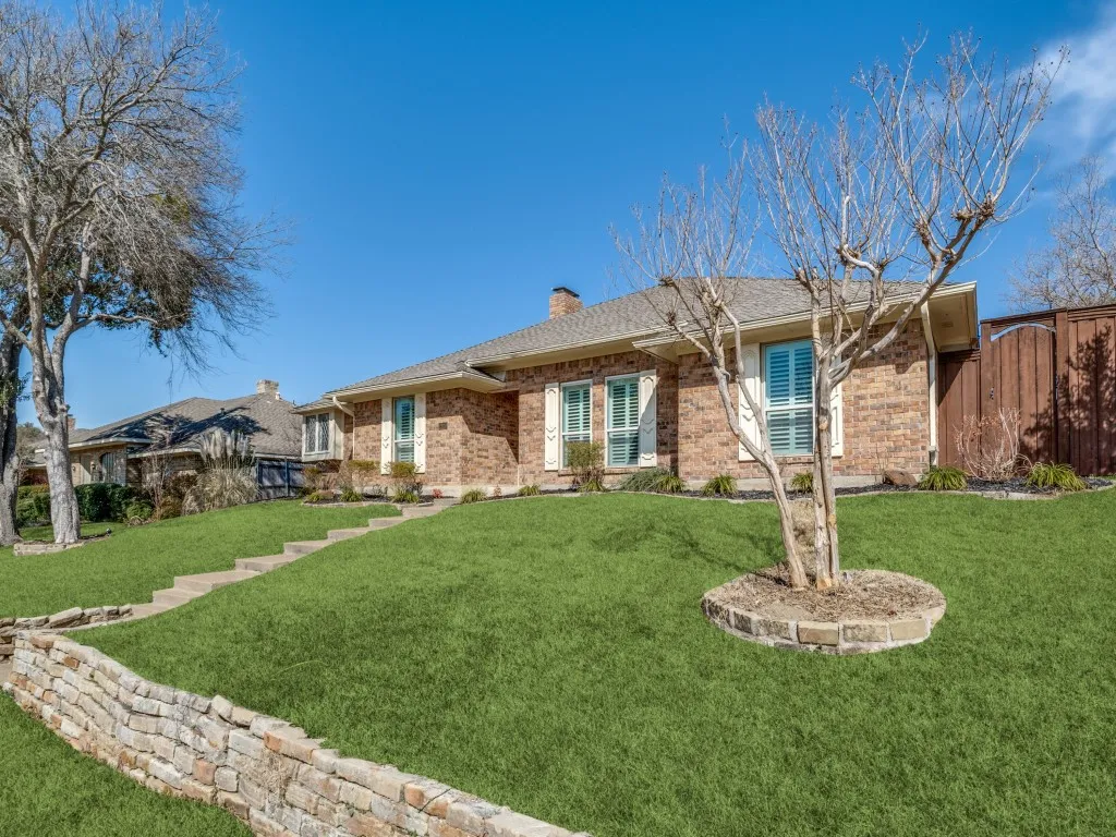 Single Family Residence For Sale in Dallas County , 2810 Club Meadow Drive, Garland, Texas 75043, 4 Bedrooms, 3 Bathrooms, 2 Garage spaces, 2,710 Sqft, built in 1980, Preowned, Price $448,900, mls#21178747, Real Estate Agent in Garland, Homes For Sale in Dallas county, Homes For Sale in Garland, Realtor in Garland Texas, Real Estate Brokerage Independent Realty Texas, Luminita Cordes Realtor
