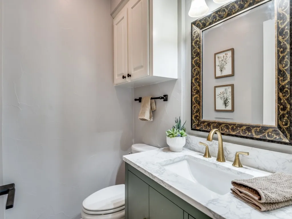 Powder bath with lovely updates.