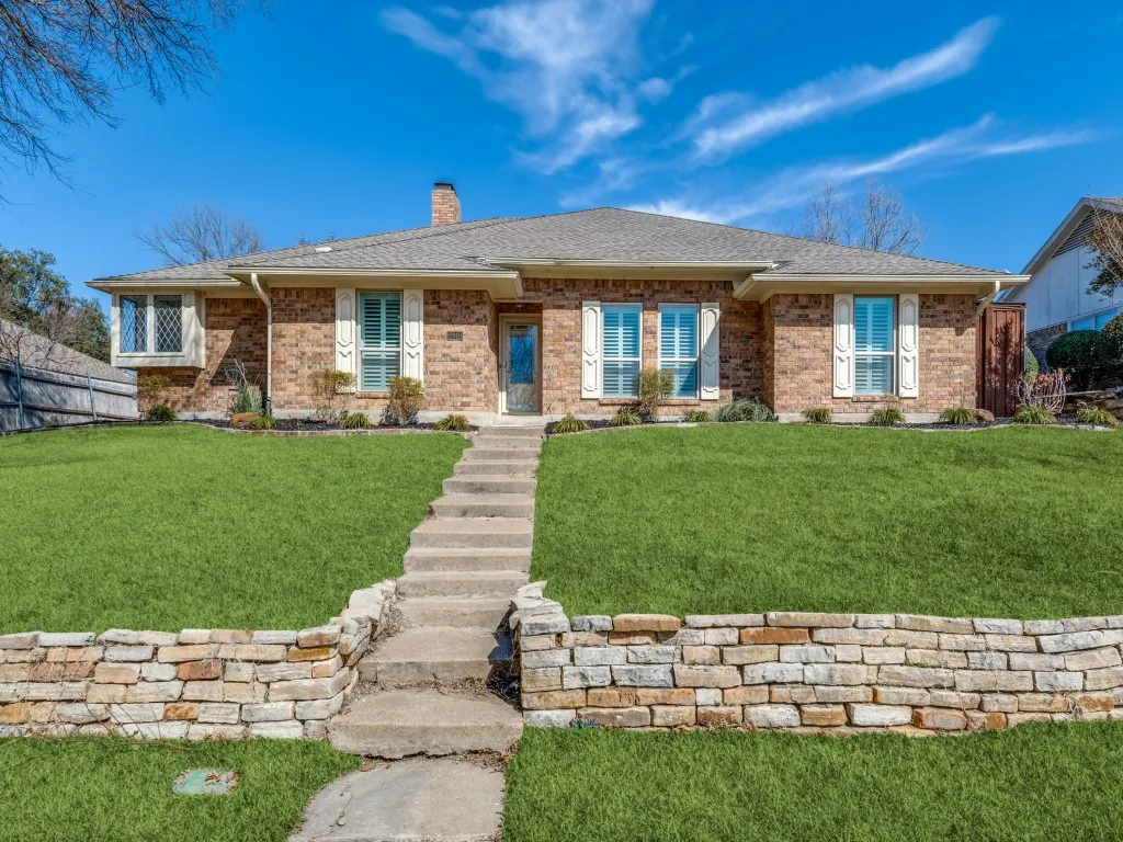 Single Family Residence For Sale in Dallas County , 2810 Club Meadow Drive, Garland, Texas 75043, 4 Bedrooms, 3 Bathrooms, 2 Garage spaces, 2,710 Sqft, built in 1980, Preowned, Price $448,900, mls#21178747, Real Estate Agent in Garland, Homes For Sale in Dallas county, Homes For Sale in Garland, Realtor in Garland Texas, Real Estate Brokerage Independent Realty Texas, Luminita Cordes Realtor