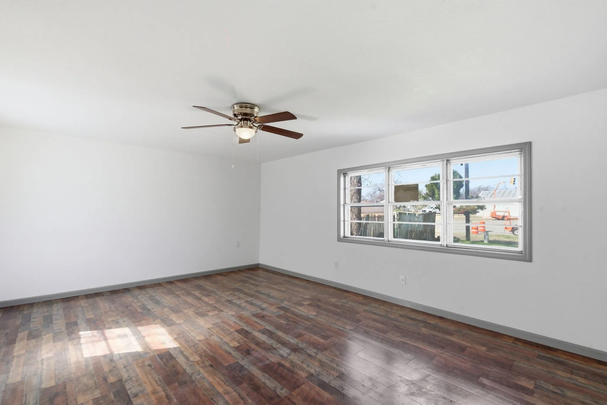 Single Family Residence For Sale in Hood County , 116 E Lipan Drive, Lipan, Texas 76462, 2 Bedroom, 1 Bathroom, Garage spaces, 1,037 Sqft, built in 1945, Preowned, mls#21185093, Real Estate Agent in Lipan, Homes For Sale in Hood county, Homes For Sale in Lipan, Realtor in Lipan Texas, Real Estate Brokerage Independent Realty Texas, Luminita Cordes Realtor