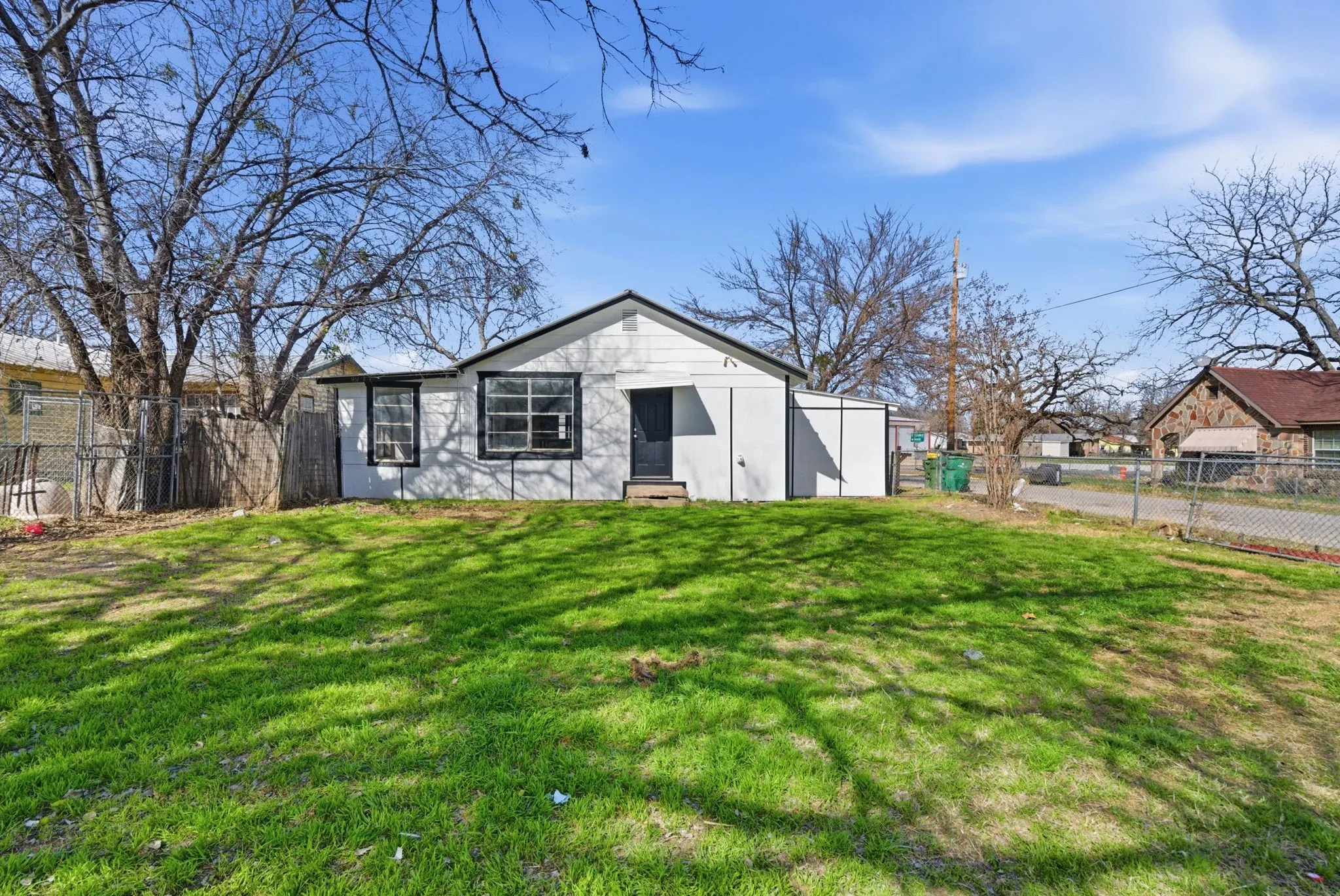 Single Family Residence For Sale in Hood County , 116 E Lipan Drive, Lipan, Texas 76462, 2 Bedroom, 1 Bathroom, Garage spaces, 1,037 Sqft, built in 1945, Preowned, mls#21185093, Real Estate Agent in Lipan, Homes For Sale in Hood county, Homes For Sale in Lipan, Realtor in Lipan Texas, Real Estate Brokerage Independent Realty Texas, Luminita Cordes Realtor