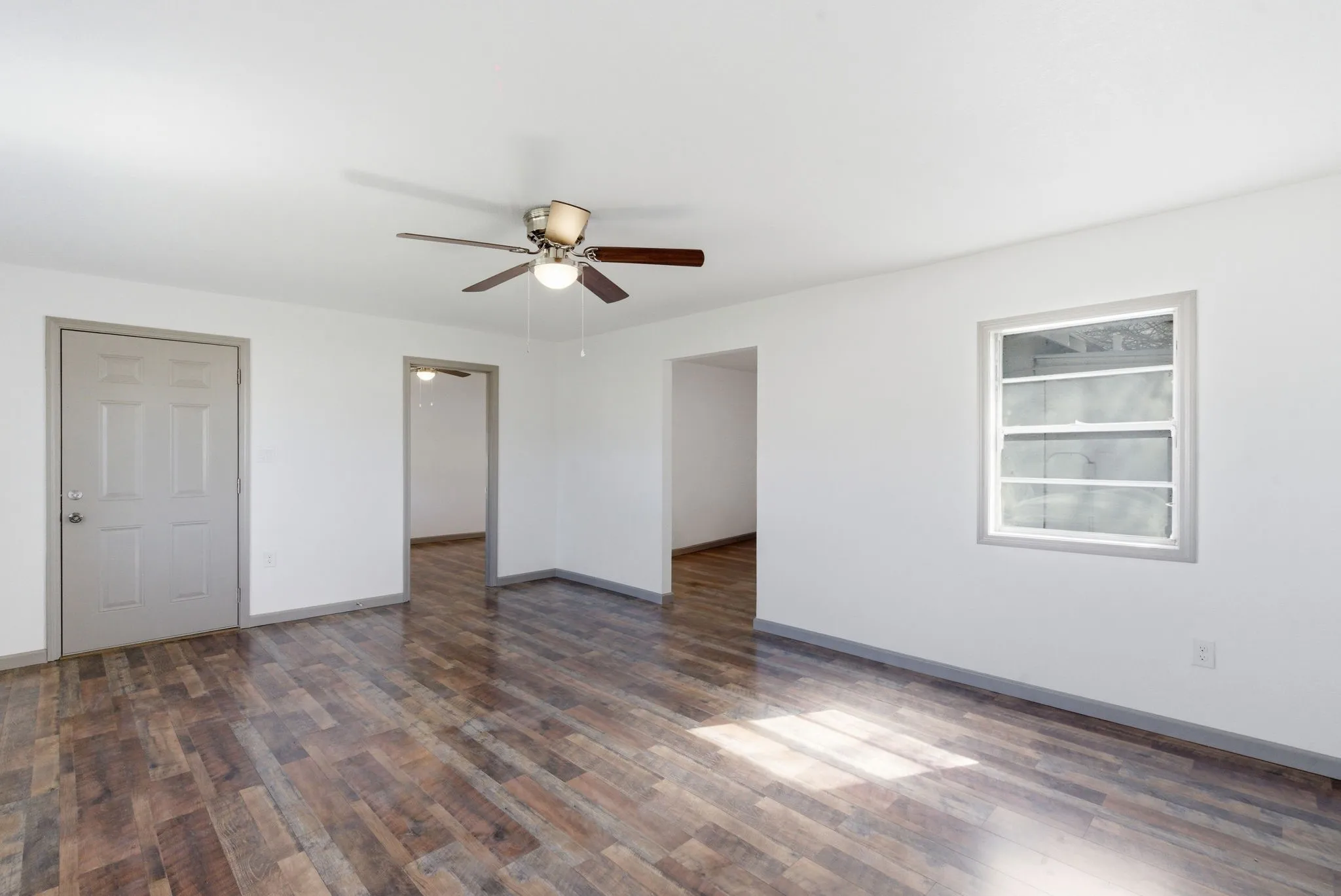 Single Family Residence For Sale in Hood County , 116 E Lipan Drive, Lipan, Texas 76462, 2 Bedroom, 1 Bathroom, Garage spaces, 1,037 Sqft, built in 1945, Preowned, mls#21185093, Real Estate Agent in Lipan, Homes For Sale in Hood county, Homes For Sale in Lipan, Realtor in Lipan Texas, Real Estate Brokerage Independent Realty Texas, Luminita Cordes Realtor